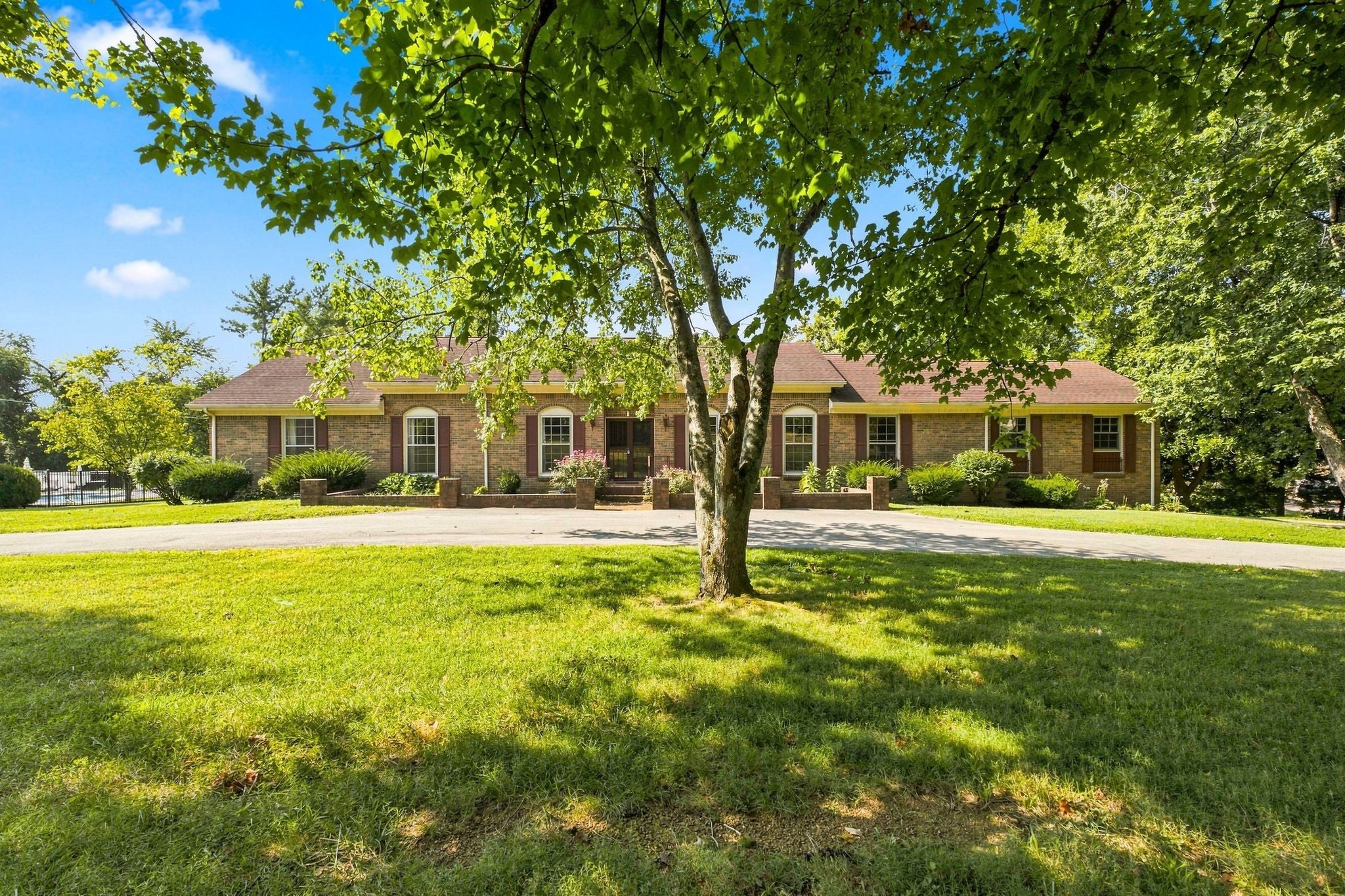4.0-bed rental at 1713 Pinetree Ln