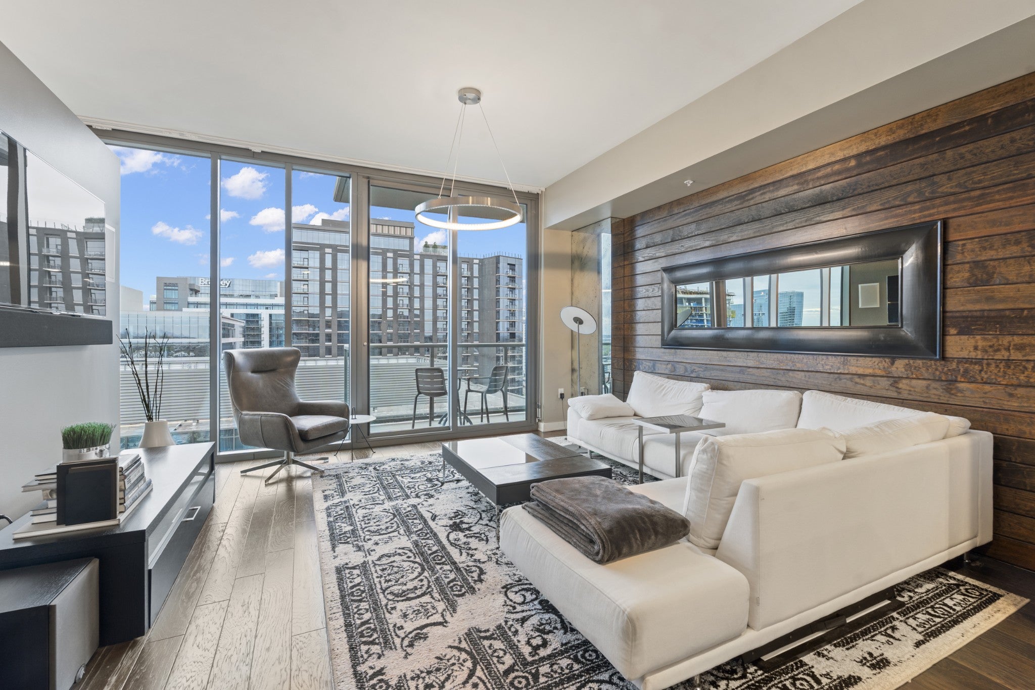 1.0-bed rental at 1212 Laurel St 2114