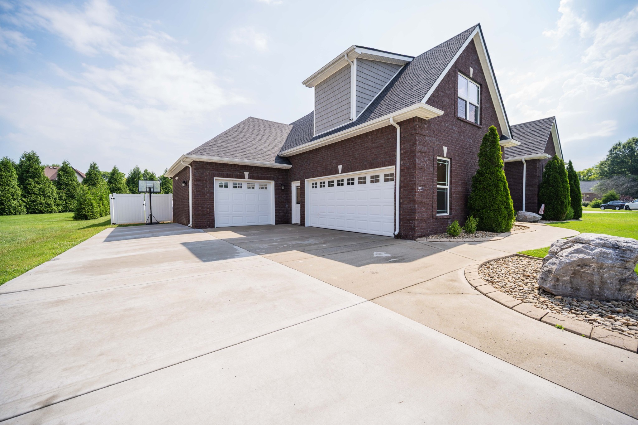 2331 Lionheart Dr