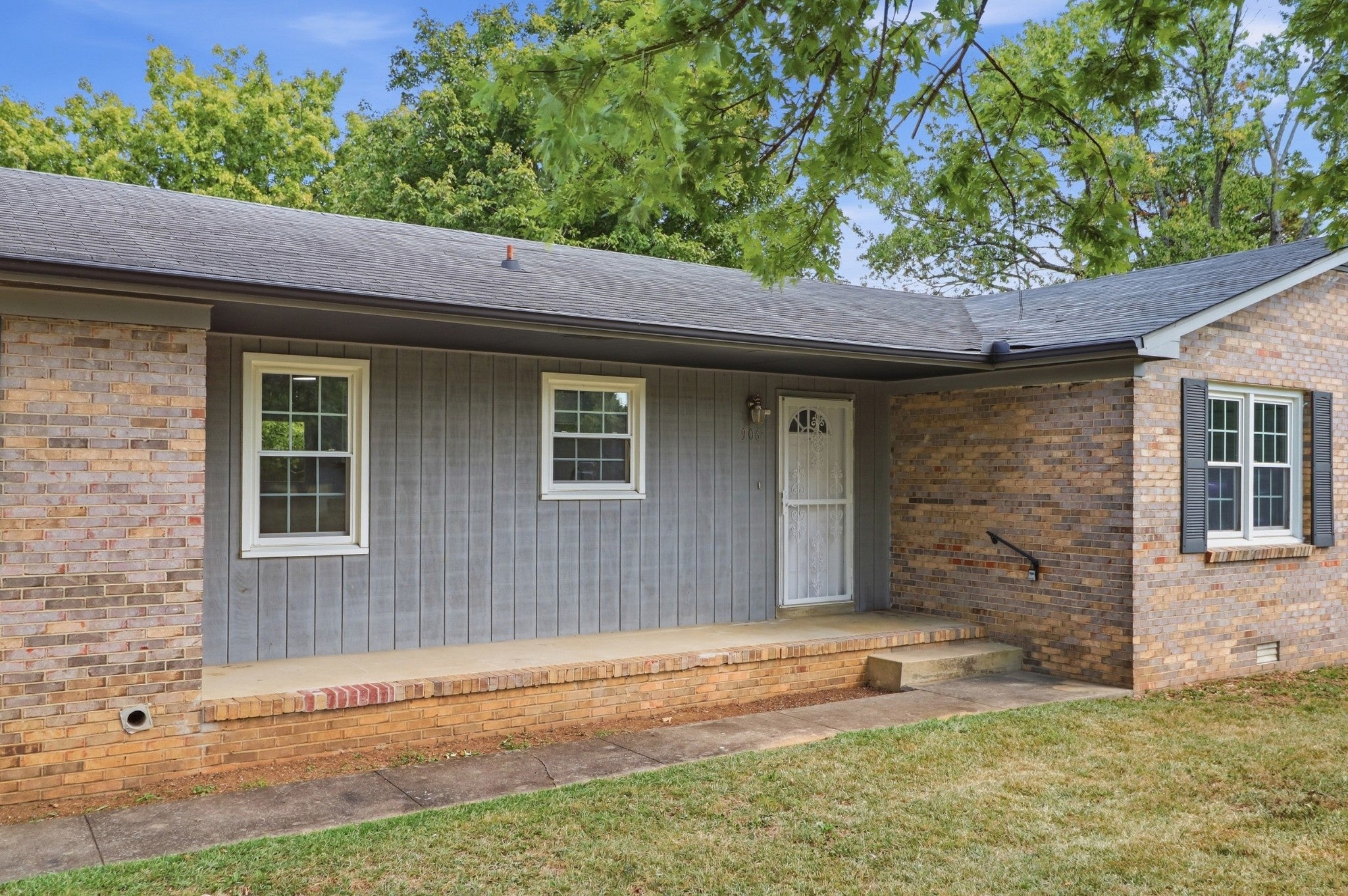 906 Mead Dr