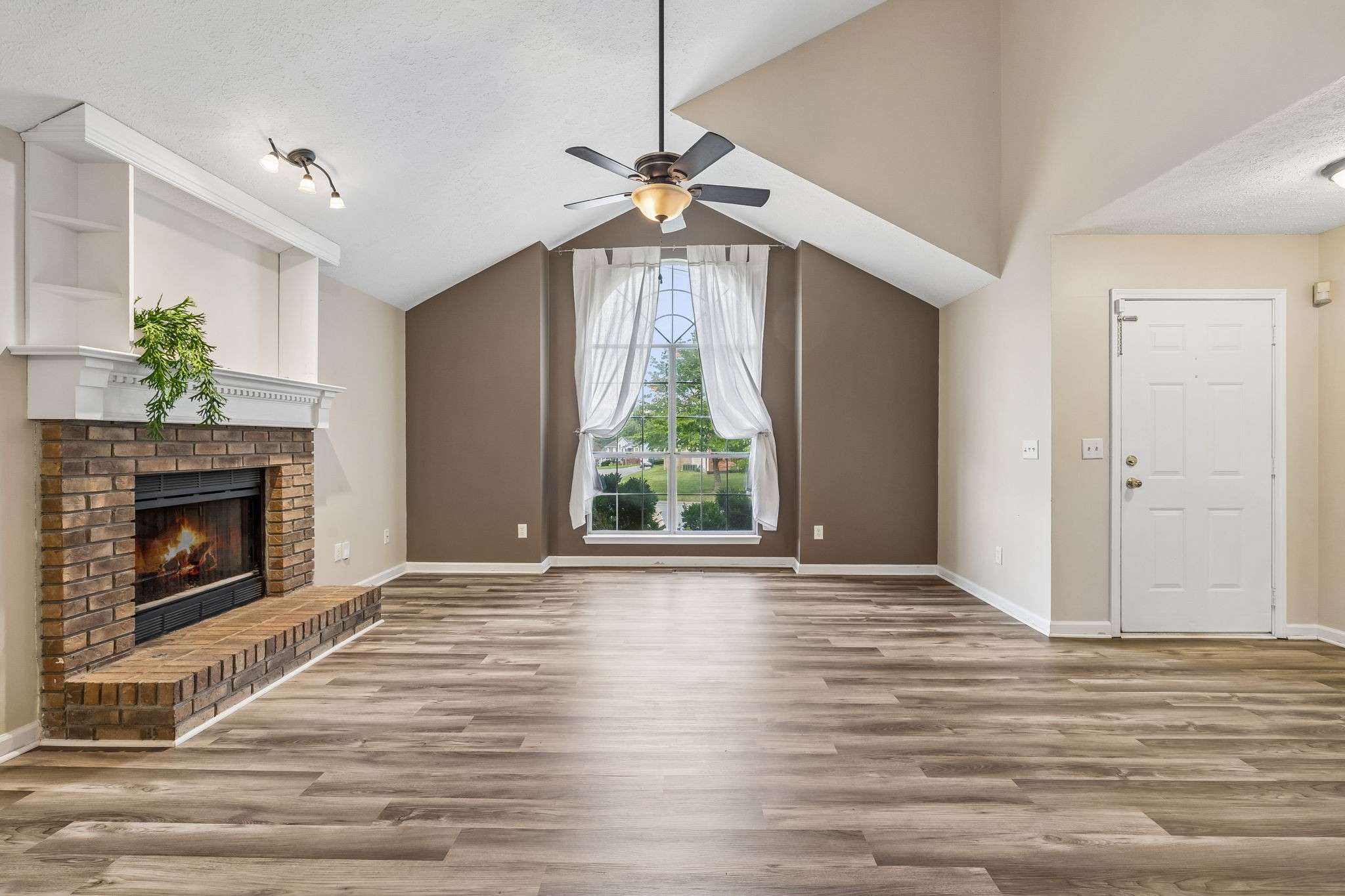 4304 Brackenwood Dr