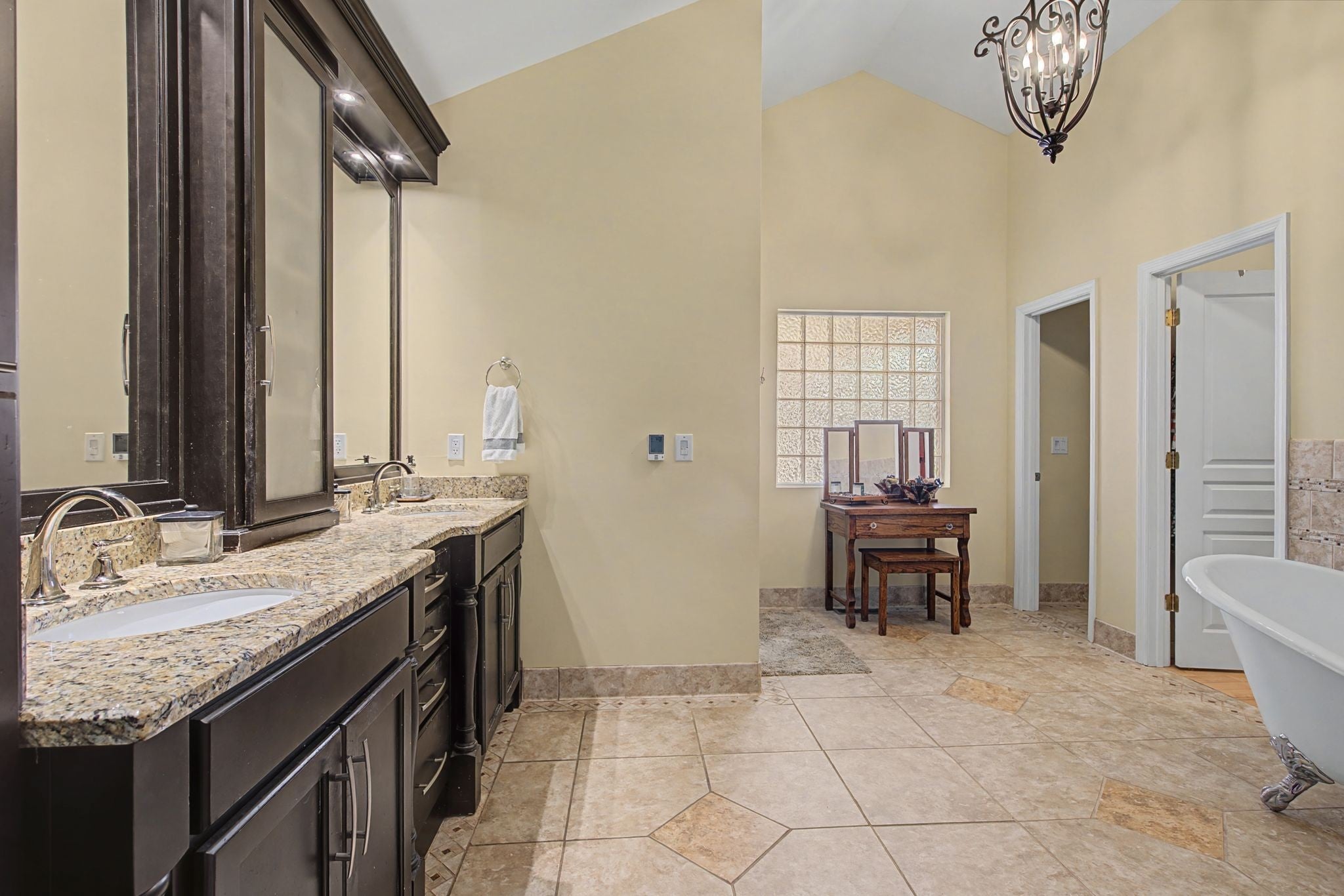 Old Hickory, Tennessee, 37138, United States, 4 Bedrooms Bedrooms, ,5 BathroomsBathrooms,Residential,Active,2025179