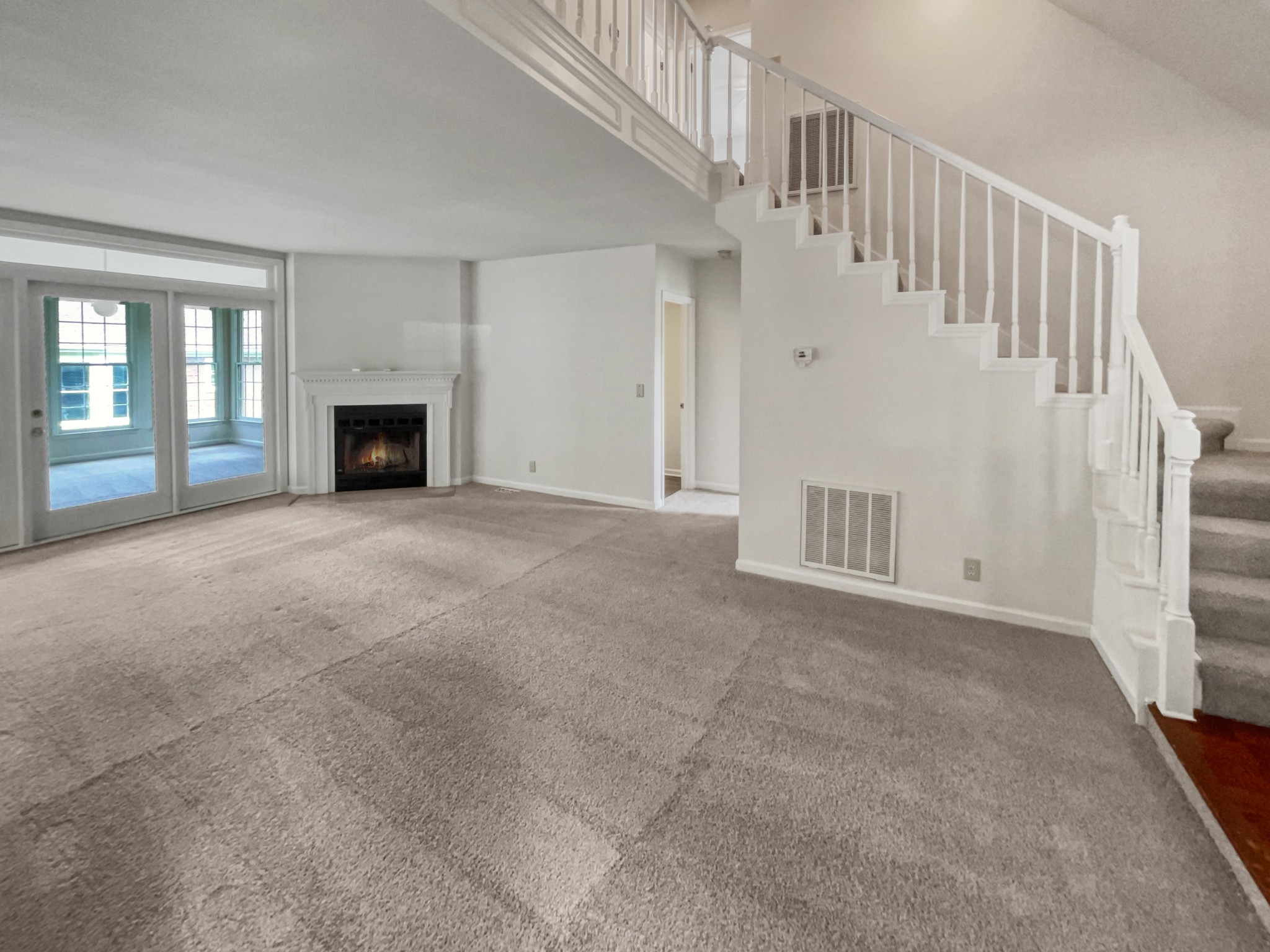 601 S Riverbend Ct