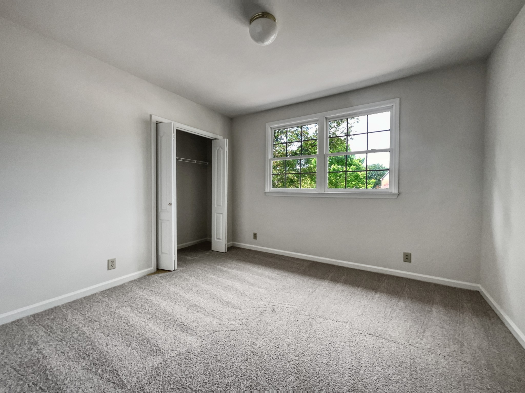 601 S Riverbend Ct