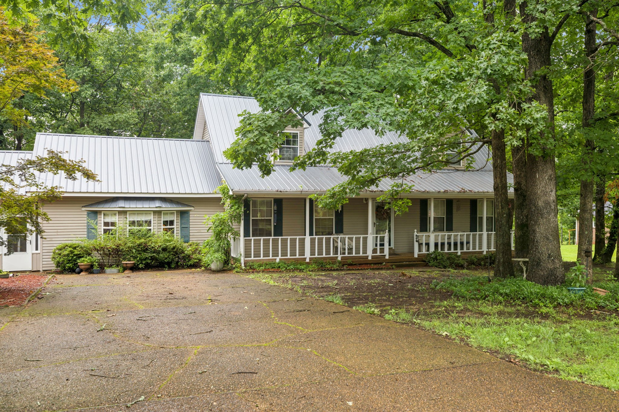 219 Lakeview Dr