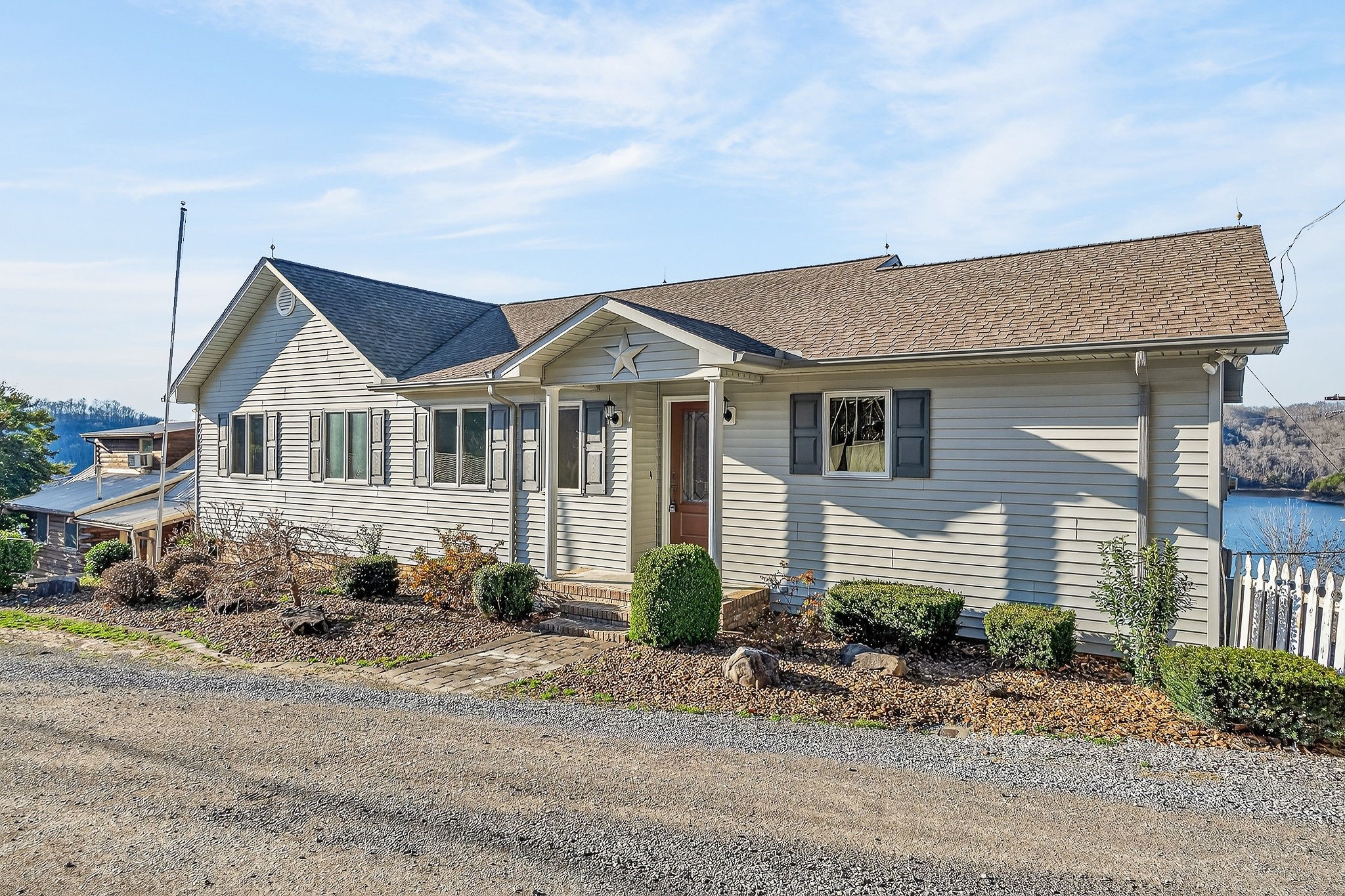 1634 Falling Water Rd