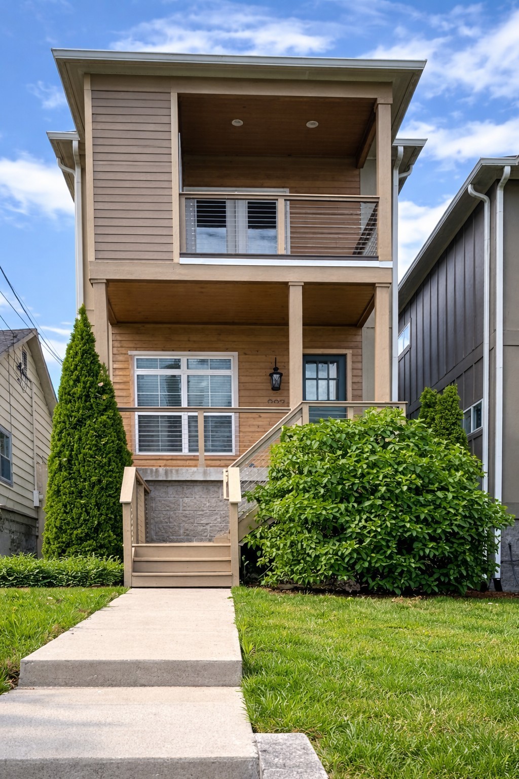 907A 32nd Ave N