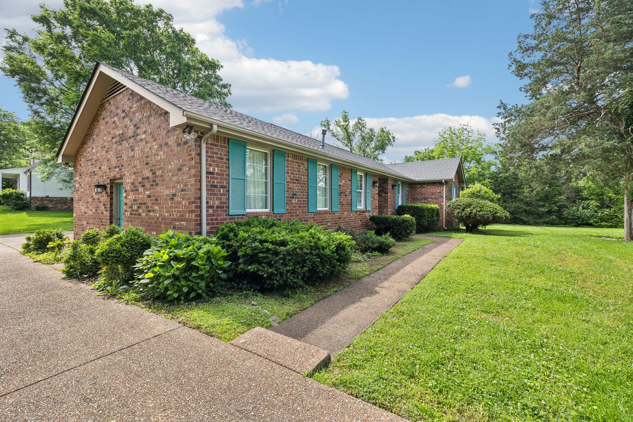 828 Stonebrook Blvd