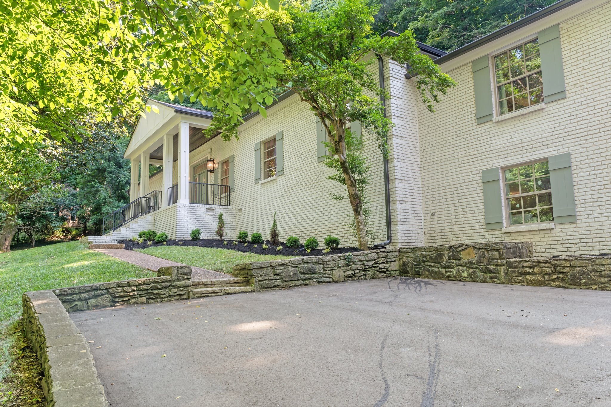 1125 Chickering Park Dr