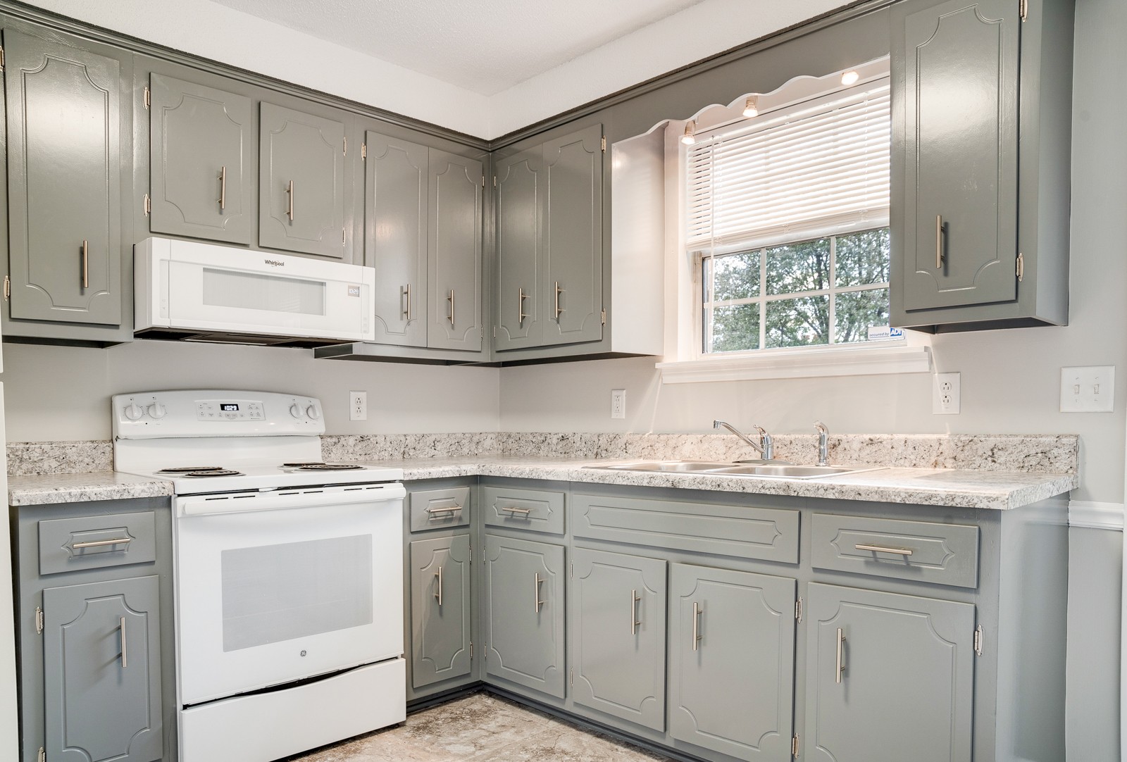 634 R S Bradley Blvd