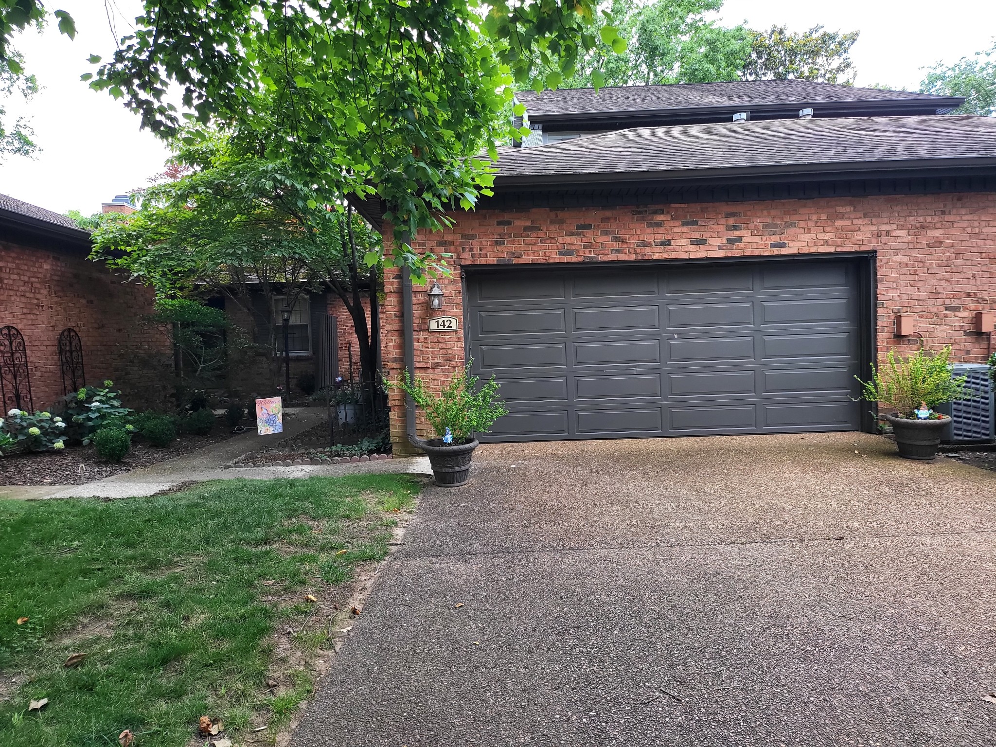 142 Hearthstone Manor Cir