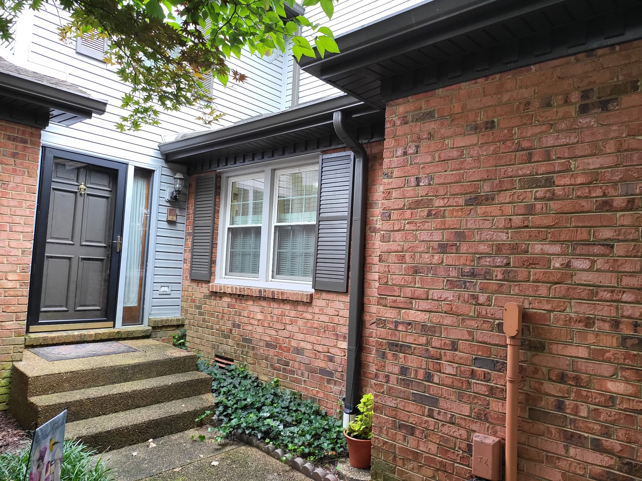 142 Hearthstone Manor Cir
