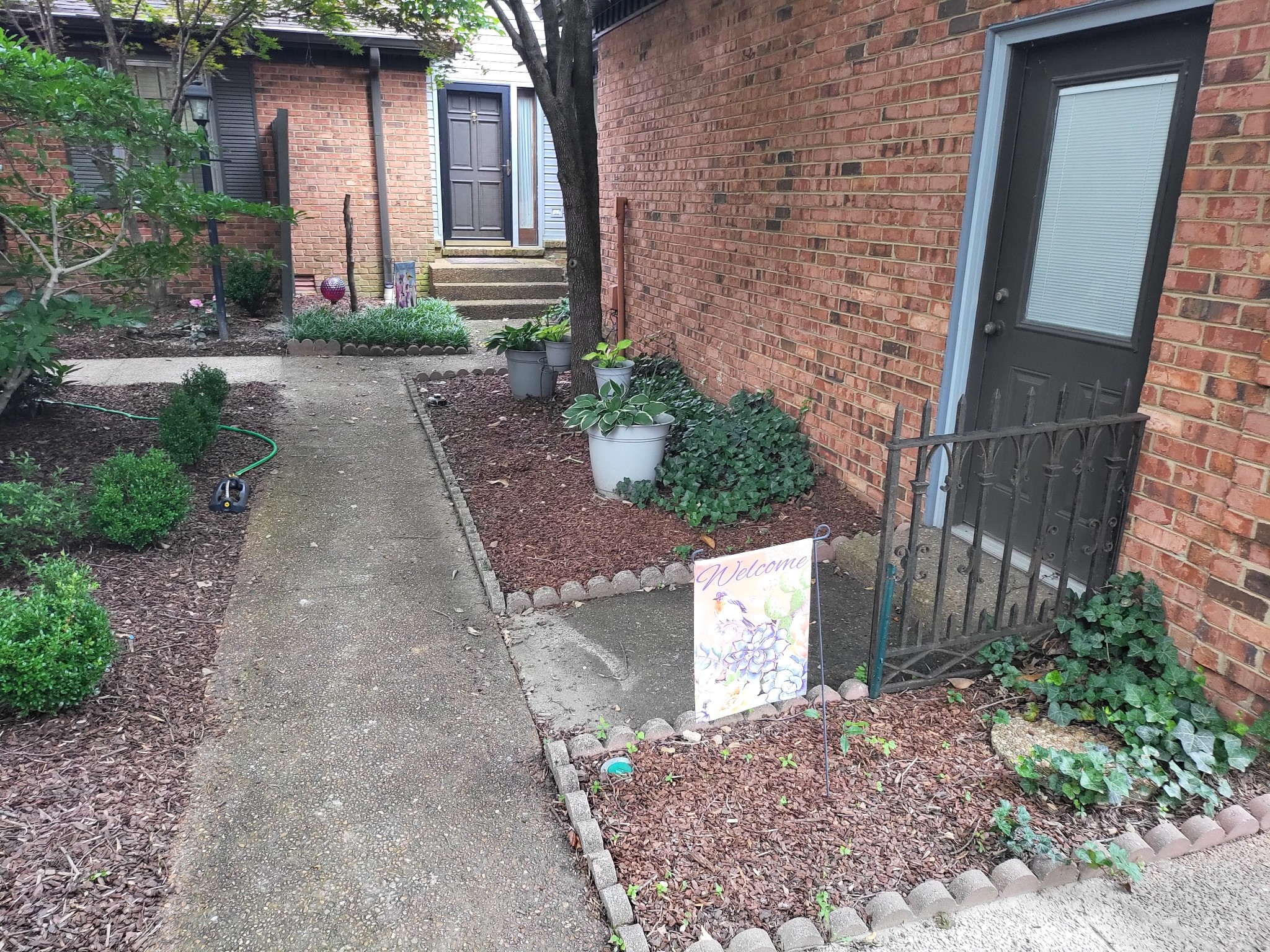 142 Hearthstone Manor Cir