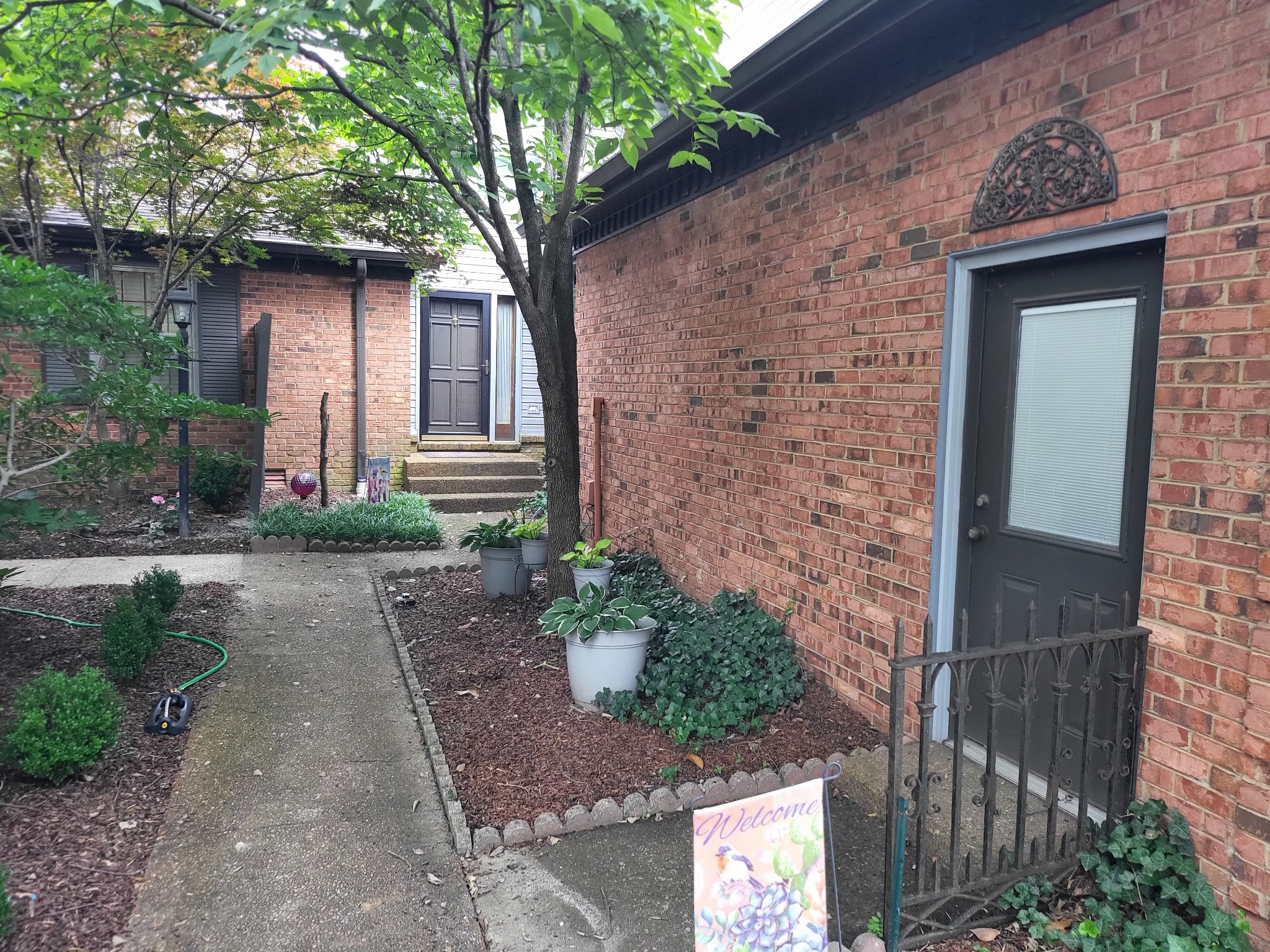142 Hearthstone Manor Cir