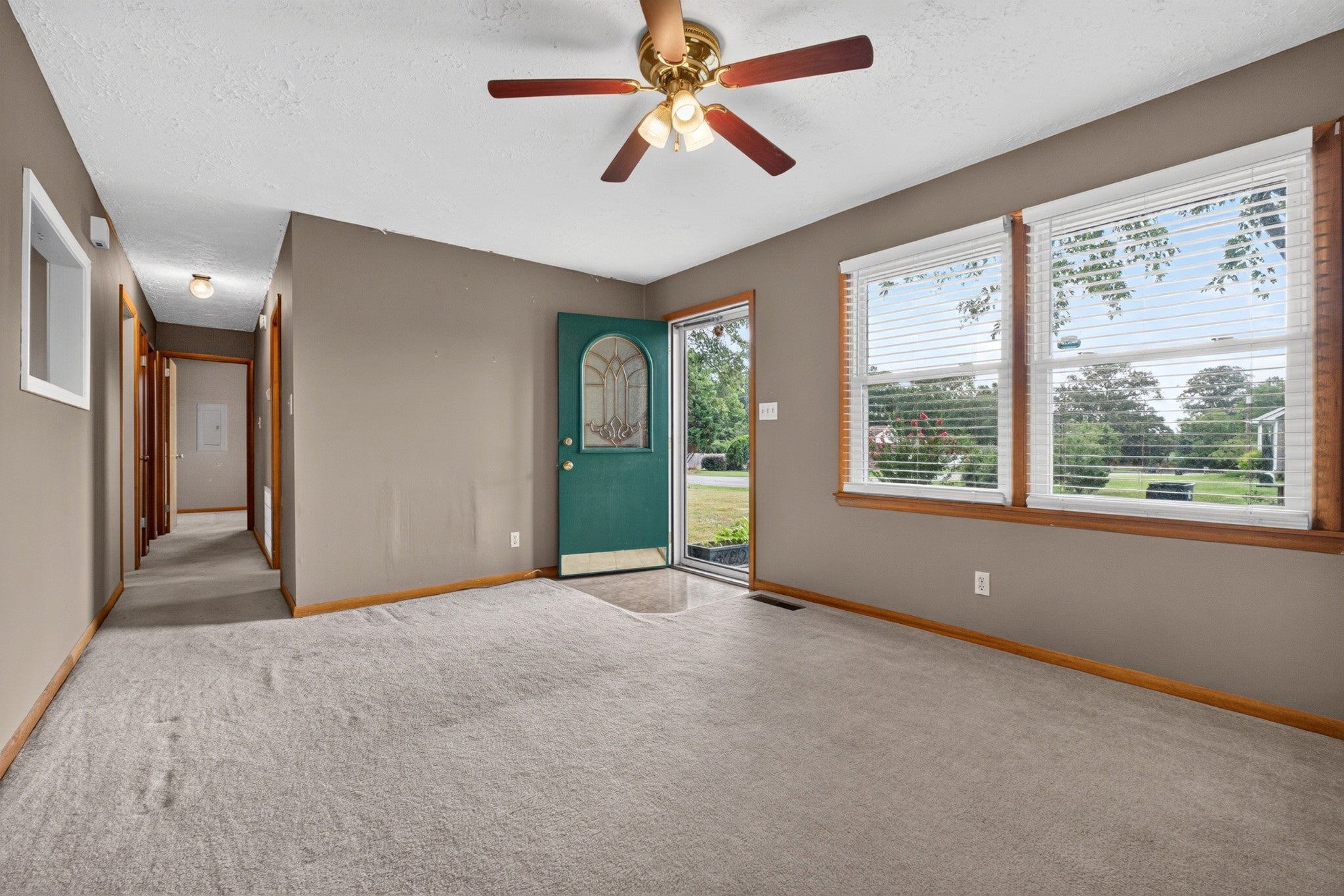 1201 Earl Ave