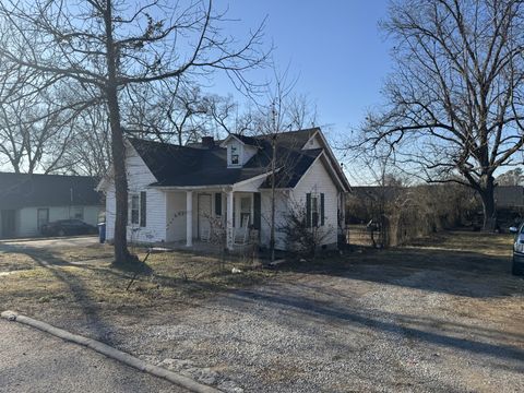 305 White St, Shelbyville, TN 37160 - MLS#: 2784636