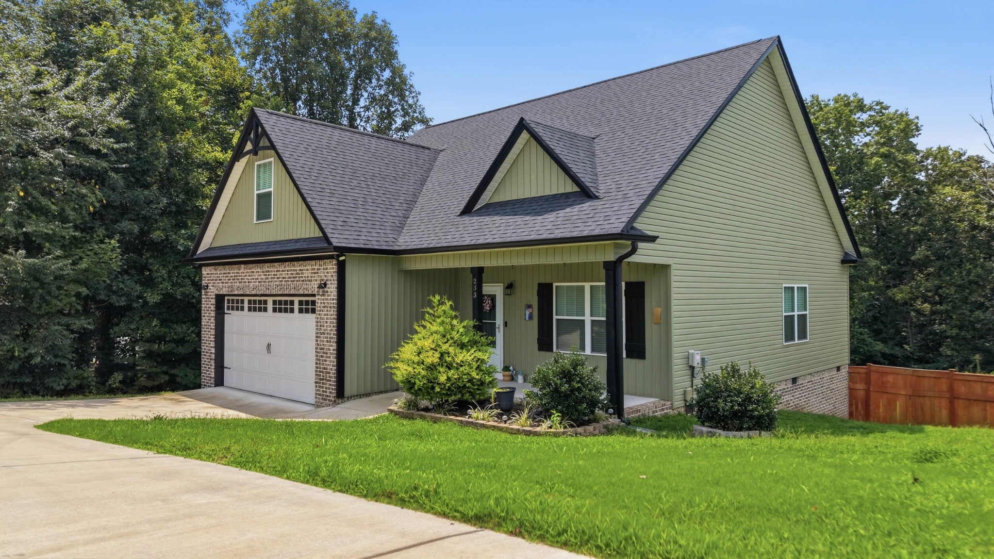 233 Eastview Cove Drive SE