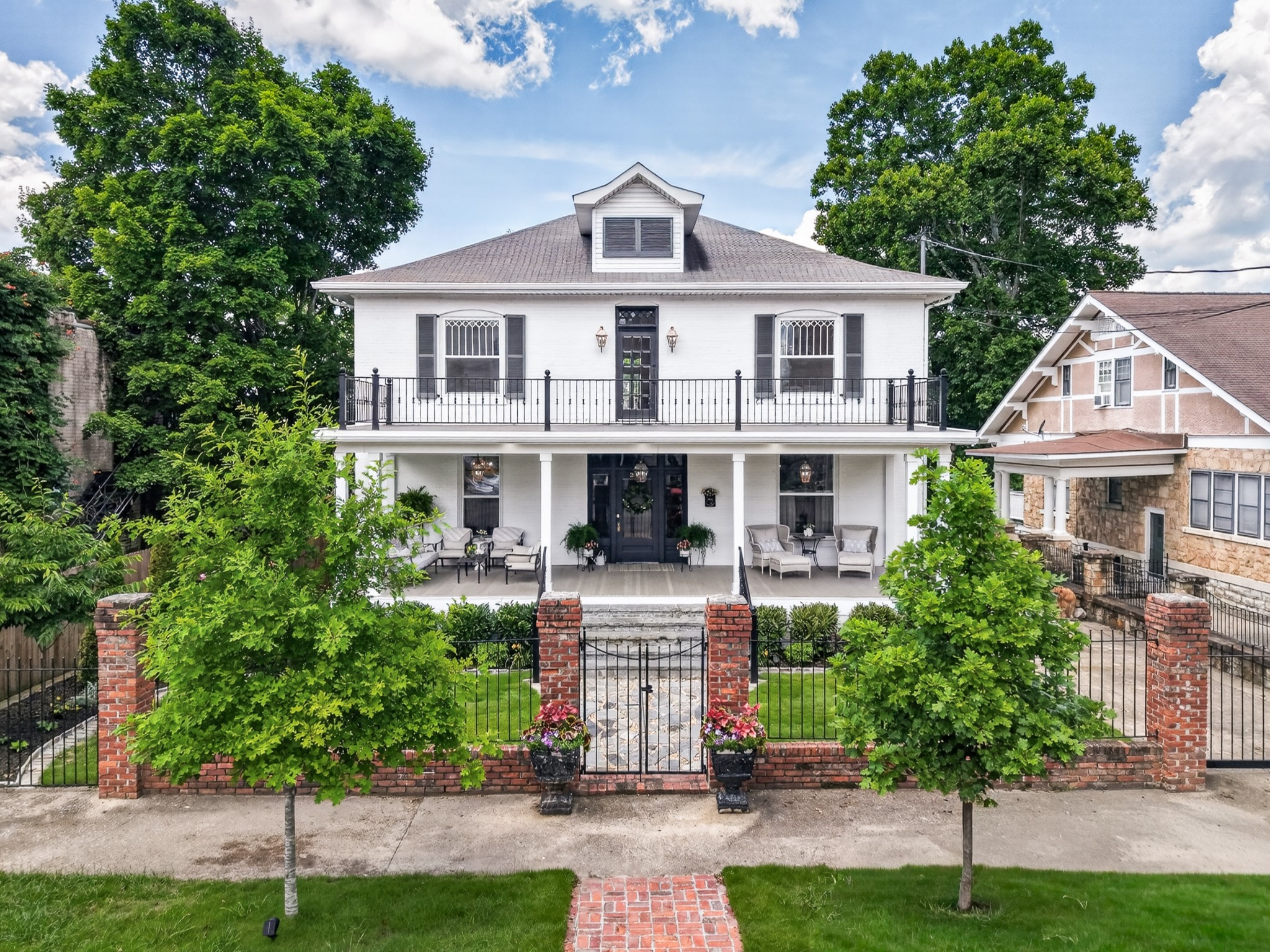 206 Main Ave N