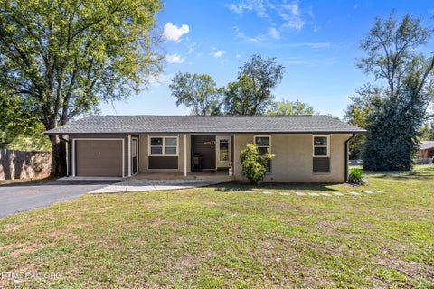 Photo of 1706 Hazen St, Knoxville, TN 37915 (MLS # 3611504)