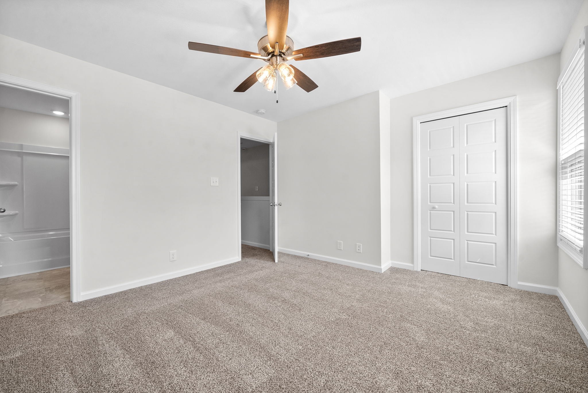 Clarksville, Tennessee 37043, United States, 2 Bedrooms Bedrooms, ,3 BathroomsBathrooms,Residential,Active,103432