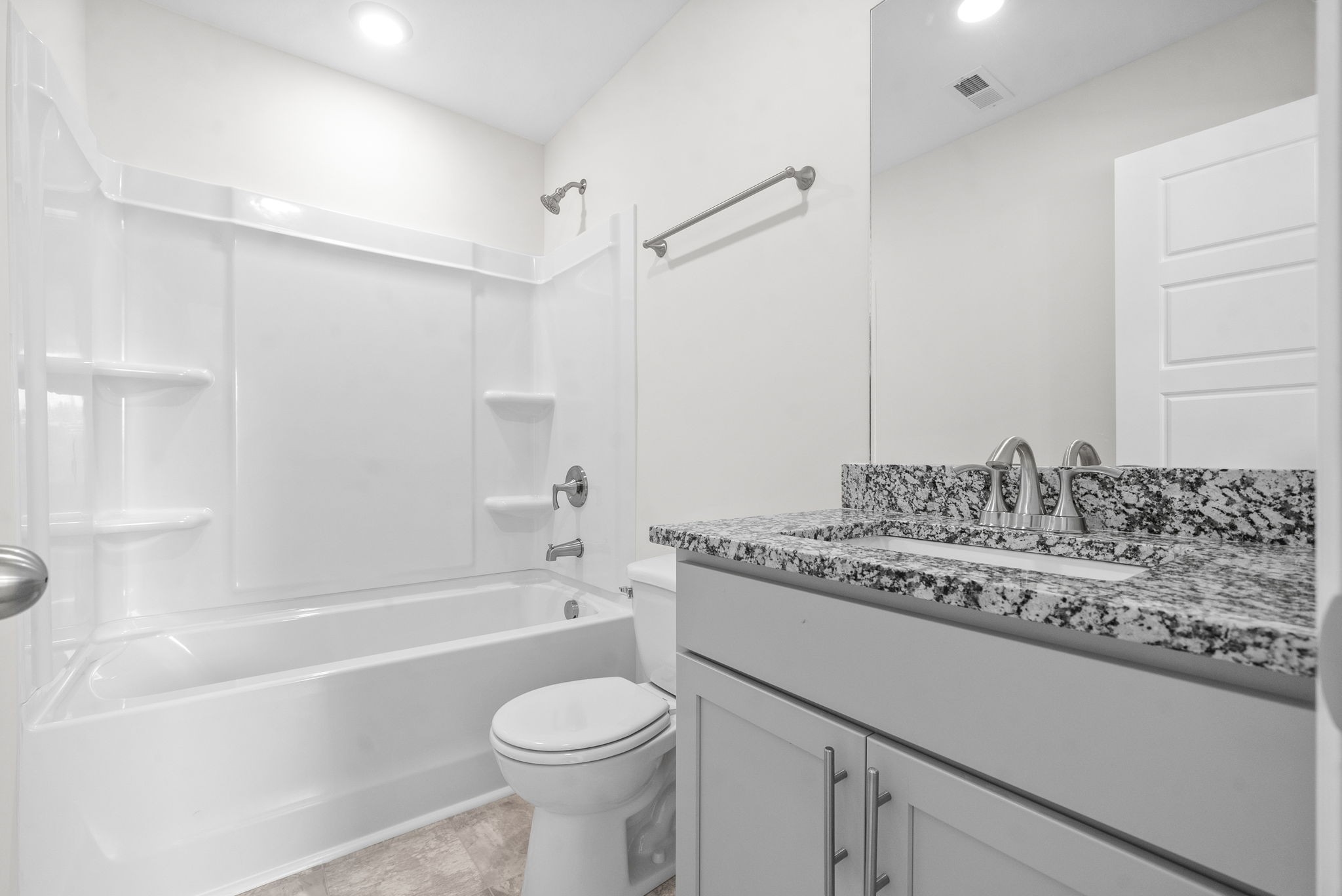 Clarksville, Tennessee 37043, United States, 2 Bedrooms Bedrooms, ,3 BathroomsBathrooms,Residential,Active,103432