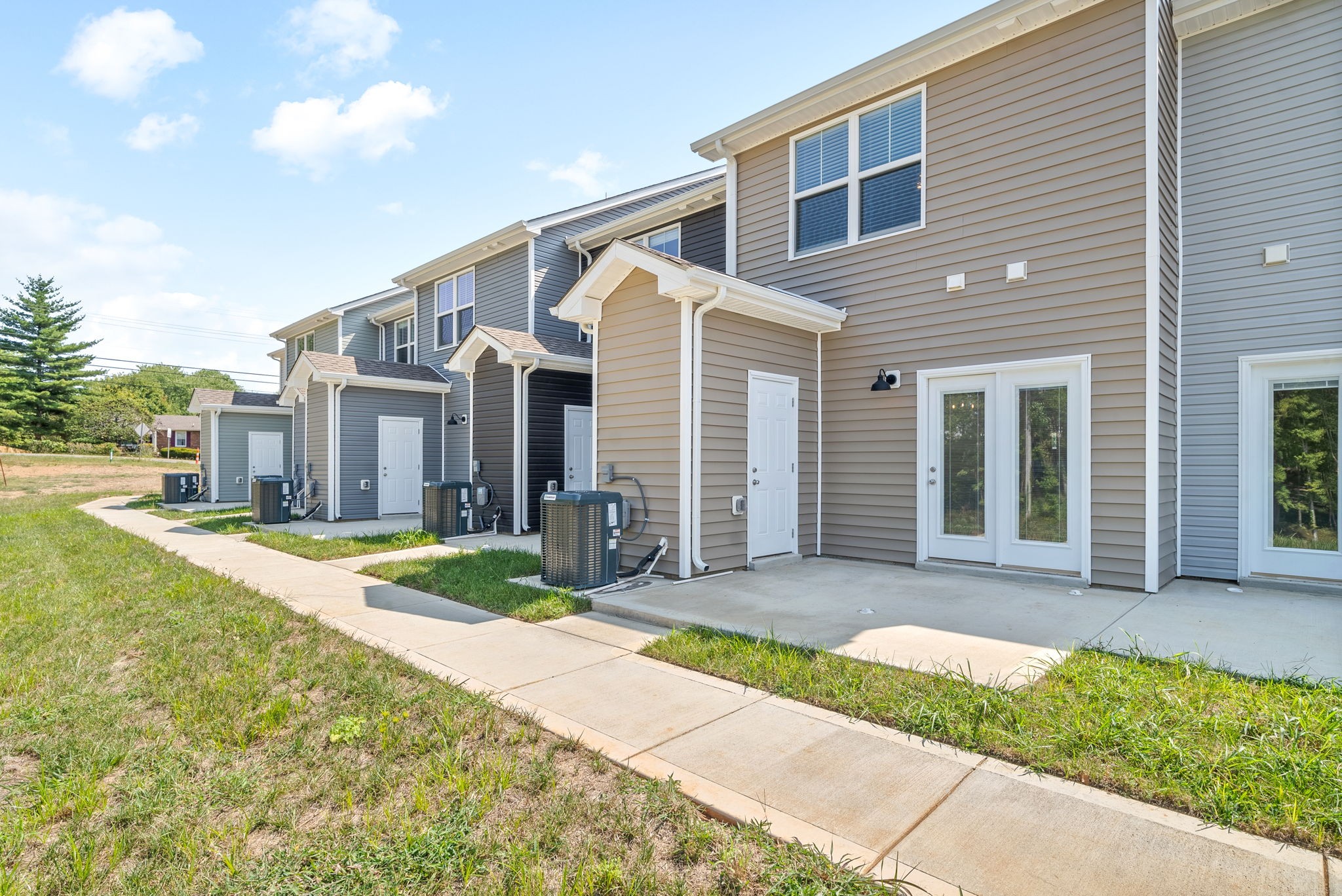 Clarksville, Tennessee 37043, United States, 2 Bedrooms Bedrooms, ,3 BathroomsBathrooms,Residential,Active,103432