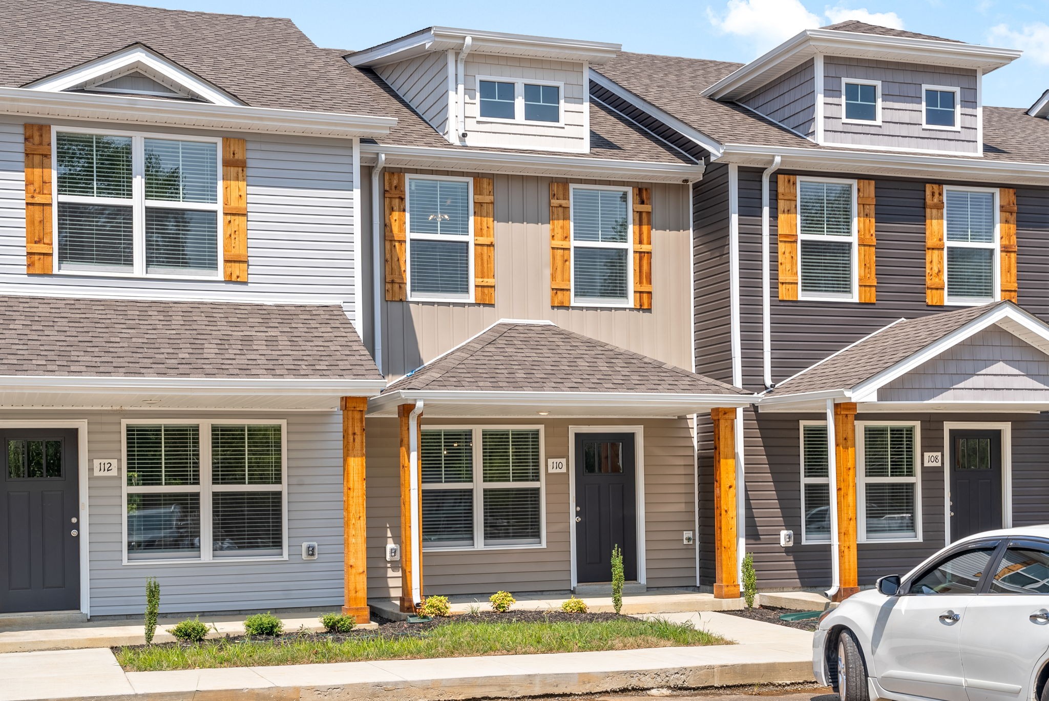 Clarksville, Tennessee 37043, United States, 2 Bedrooms Bedrooms, ,3 BathroomsBathrooms,Residential,Active,103432