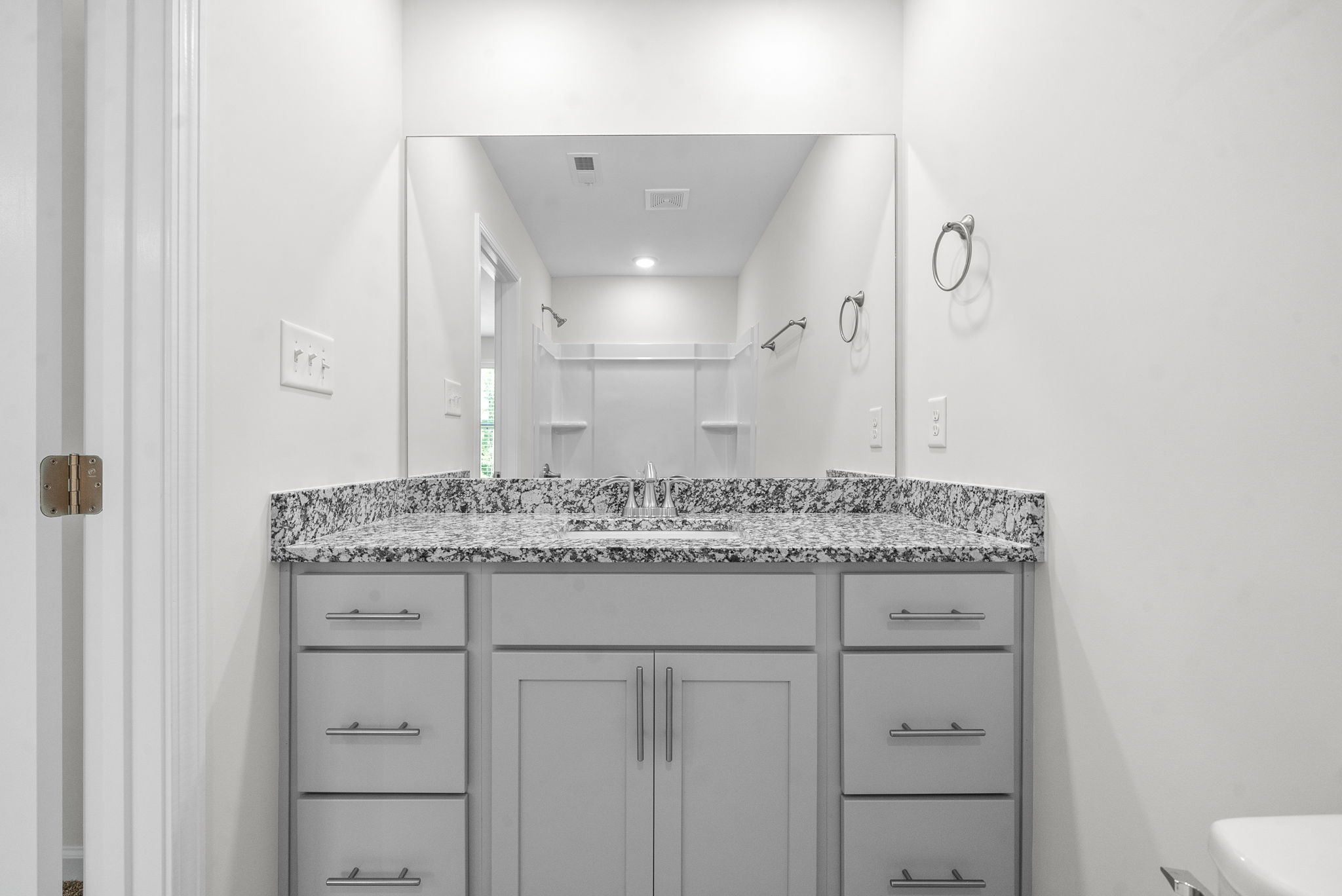 Clarksville, Tennessee 37043, United States, 2 Bedrooms Bedrooms, ,3 BathroomsBathrooms,Residential,Active,103432