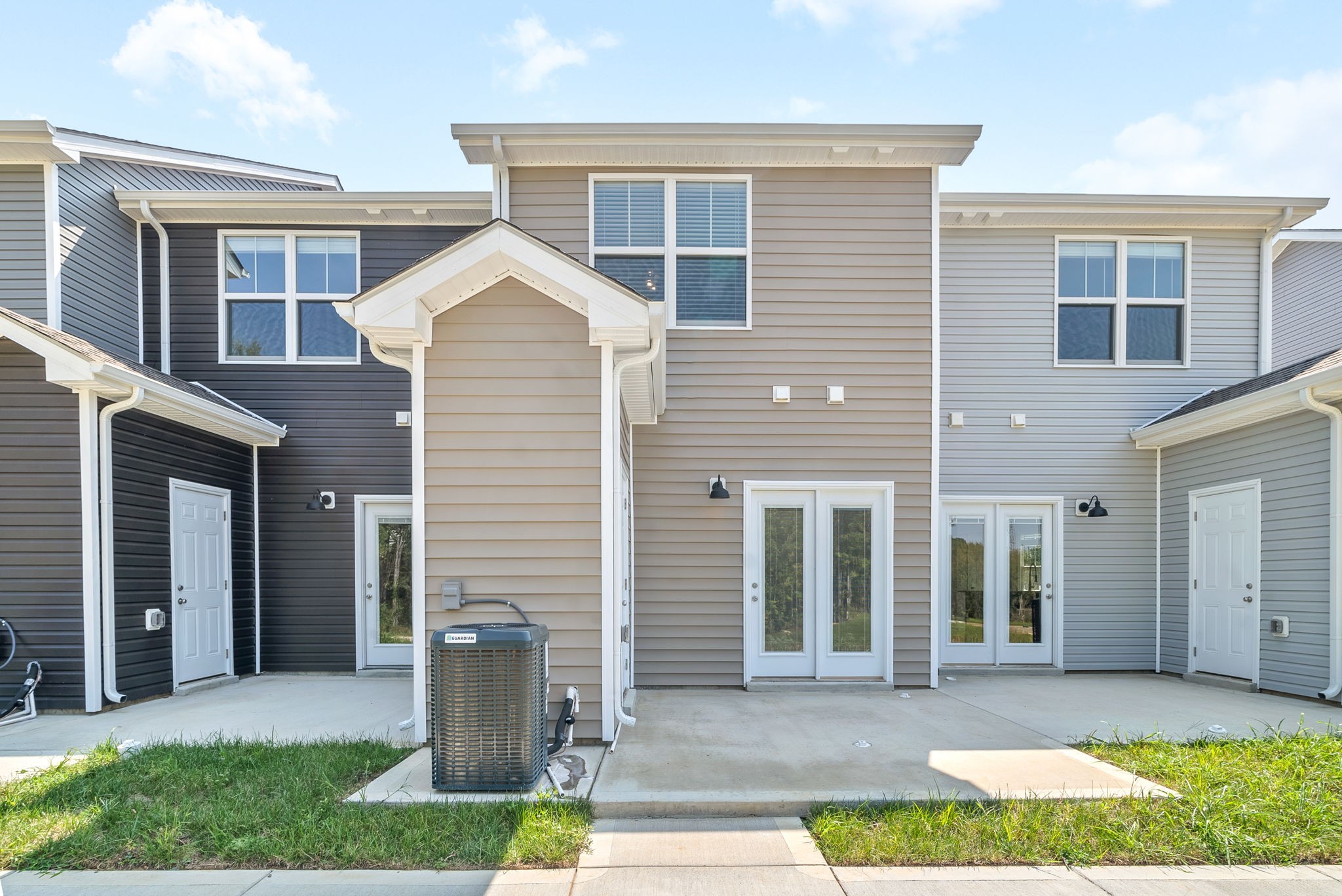 Clarksville, Tennessee 37043, United States, 2 Bedrooms Bedrooms, ,3 BathroomsBathrooms,Residential,Active,103432