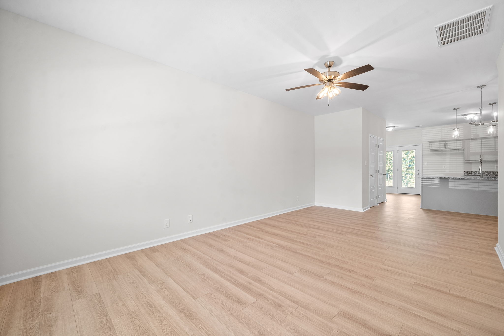 Clarksville, Tennessee 37043, United States, 2 Bedrooms Bedrooms, ,3 BathroomsBathrooms,Residential,Active,103432