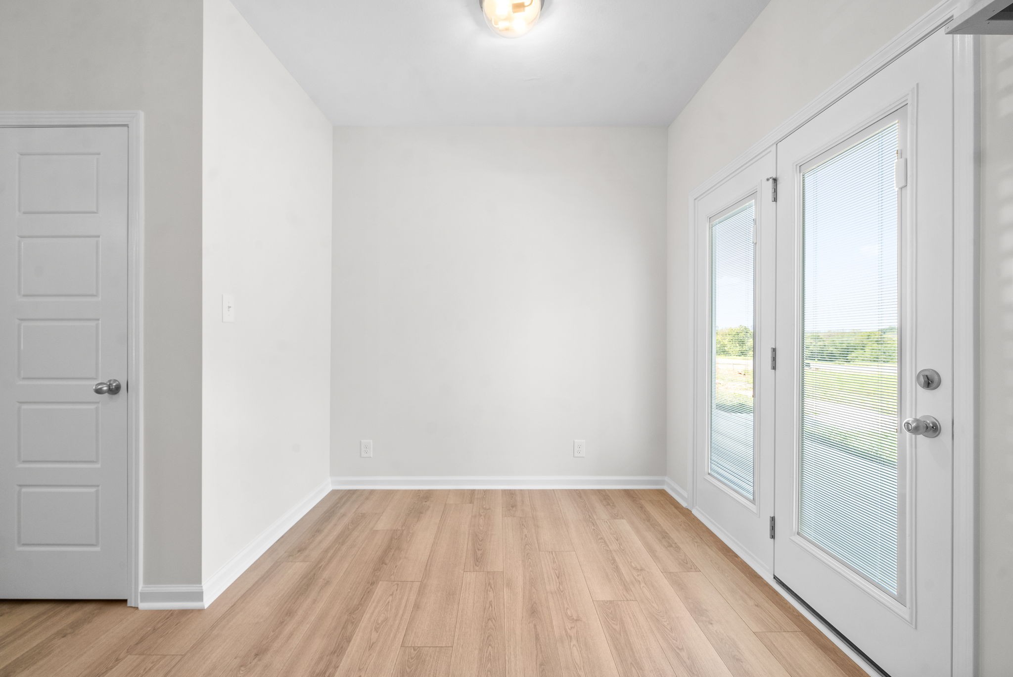 Clarksville, Tennessee 37043, United States, 2 Bedrooms Bedrooms, ,3 BathroomsBathrooms,Residential,Active,103432