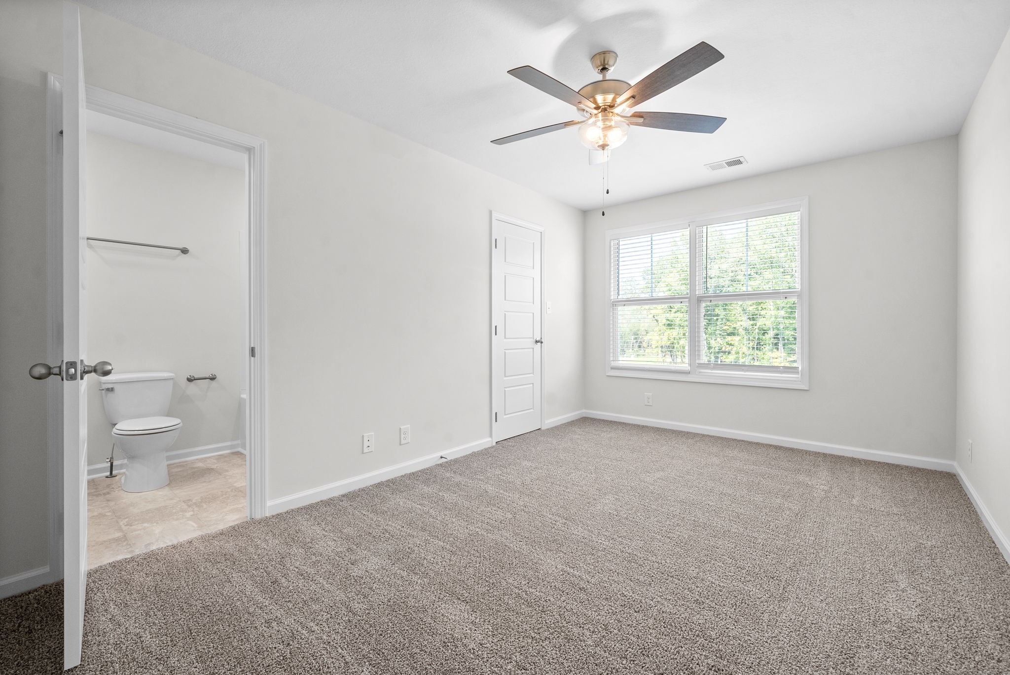 Clarksville, Tennessee 37043, United States, 2 Bedrooms Bedrooms, ,3 BathroomsBathrooms,Residential,Active,103432