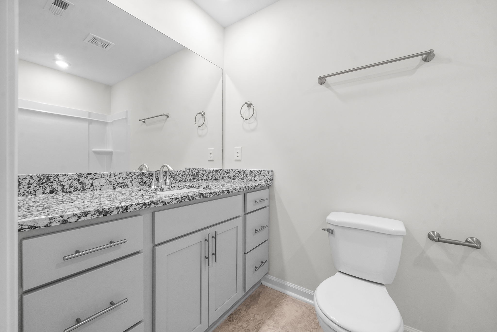 Clarksville, Tennessee 37043, United States, 2 Bedrooms Bedrooms, ,3 BathroomsBathrooms,Residential,Active,103432