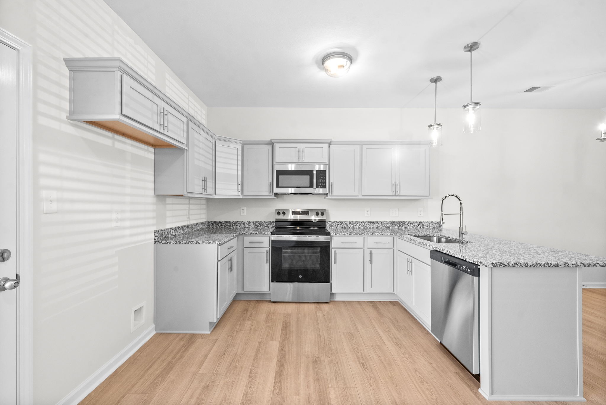 Clarksville, Tennessee 37043, United States, 2 Bedrooms Bedrooms, ,3 BathroomsBathrooms,Residential,Active,103432