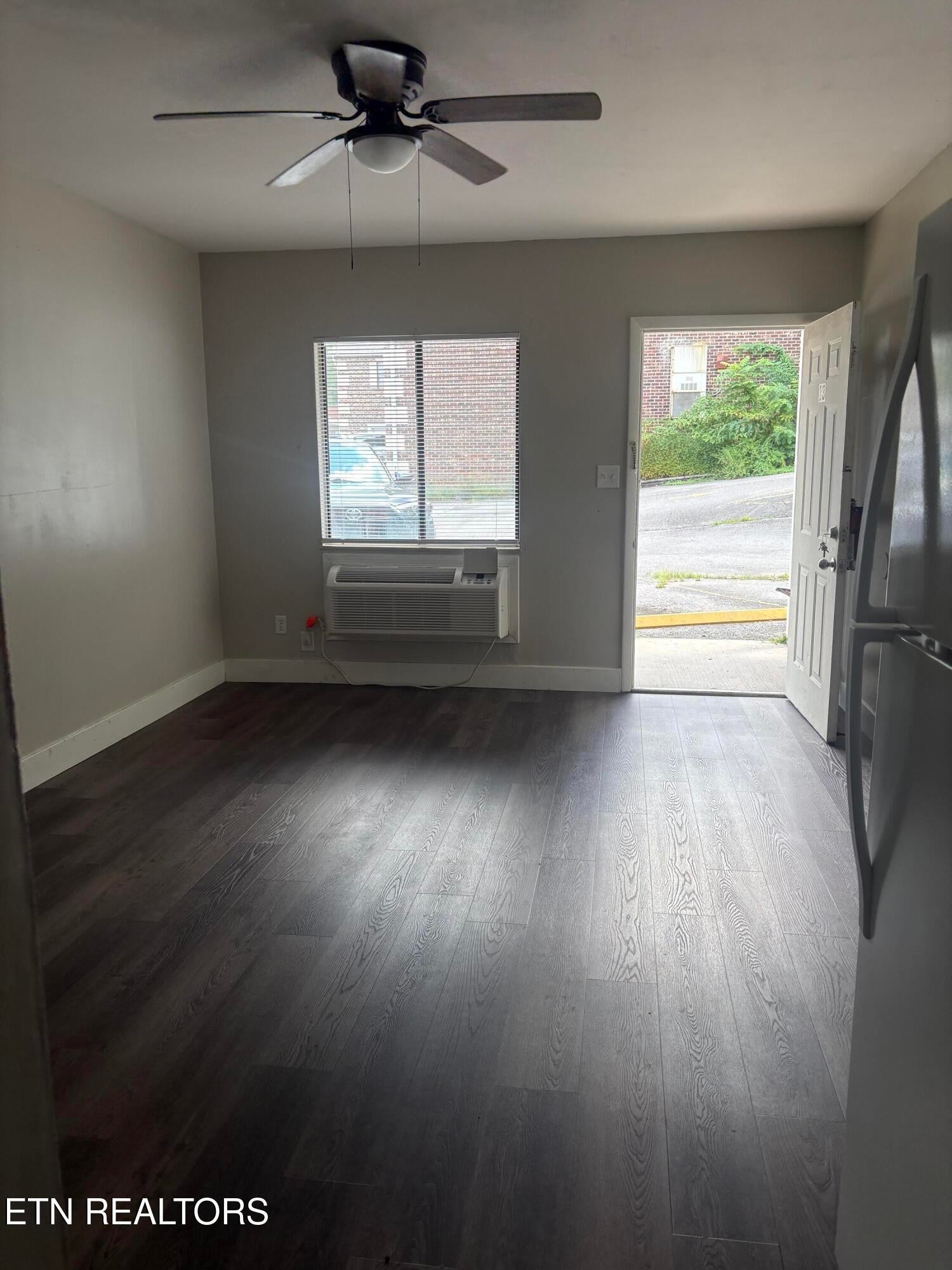 215 E Race St 13