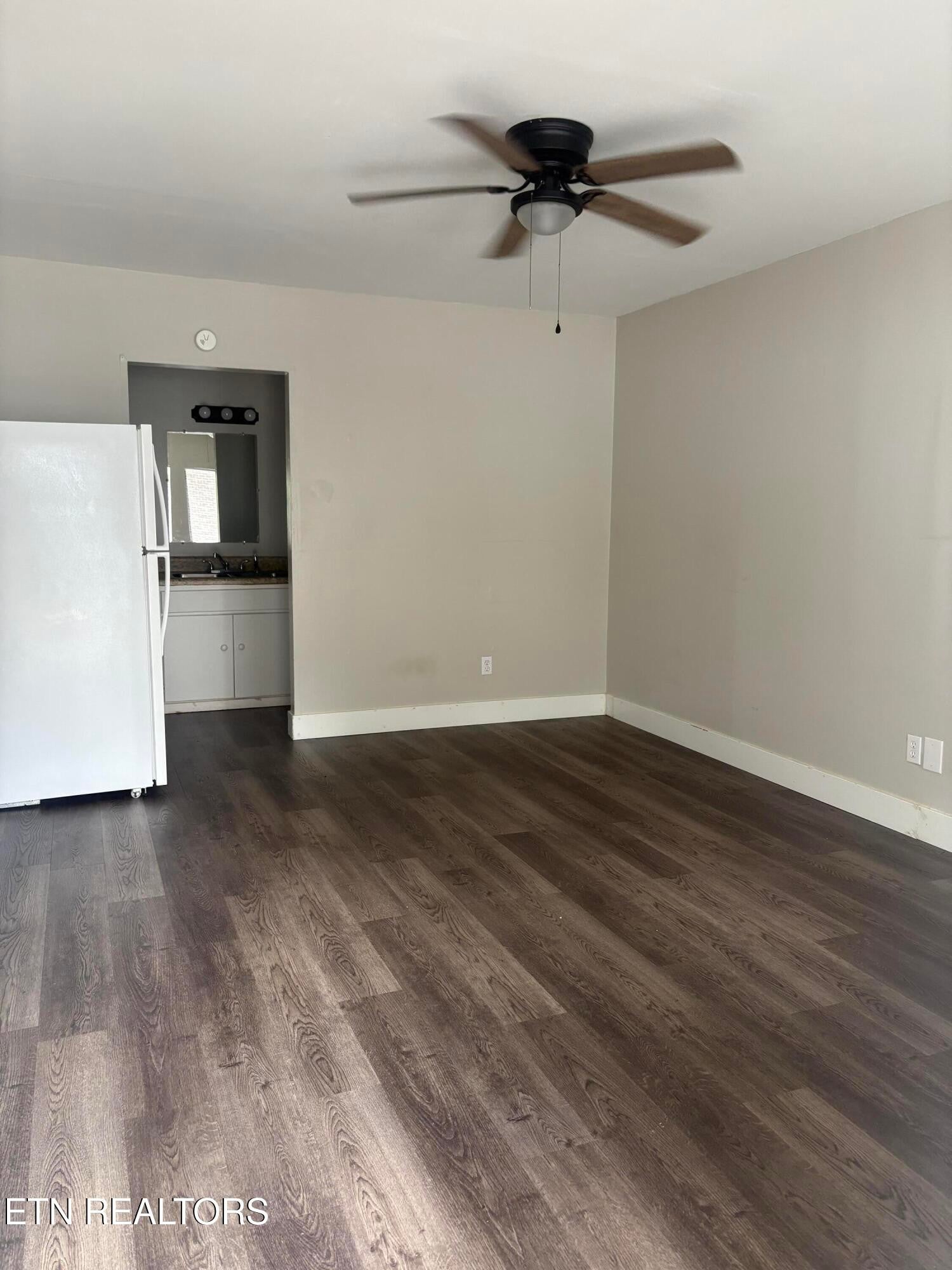 215 E Race St 13