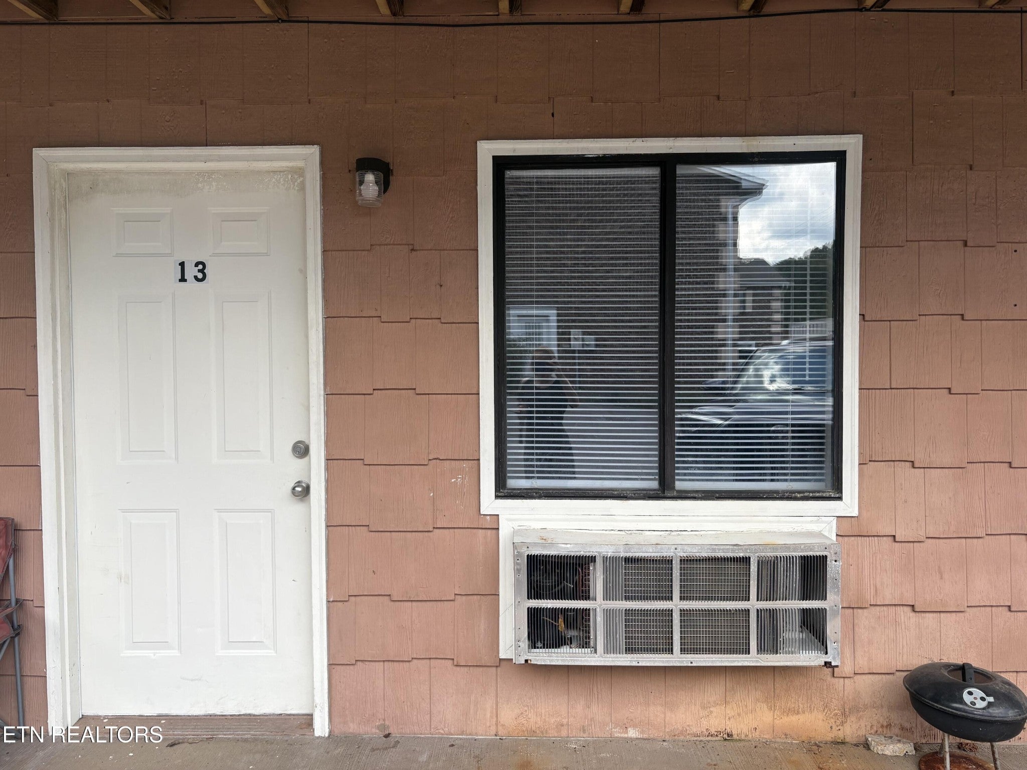 215 E Race St 13