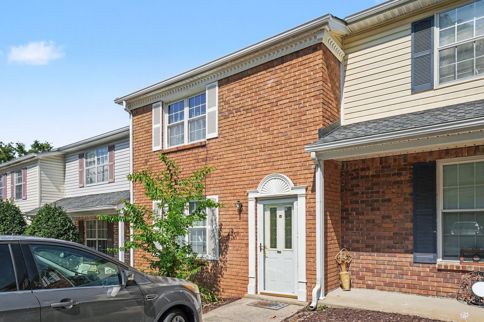 2-bed listing at 129 Five Oaks Dr, Nashville