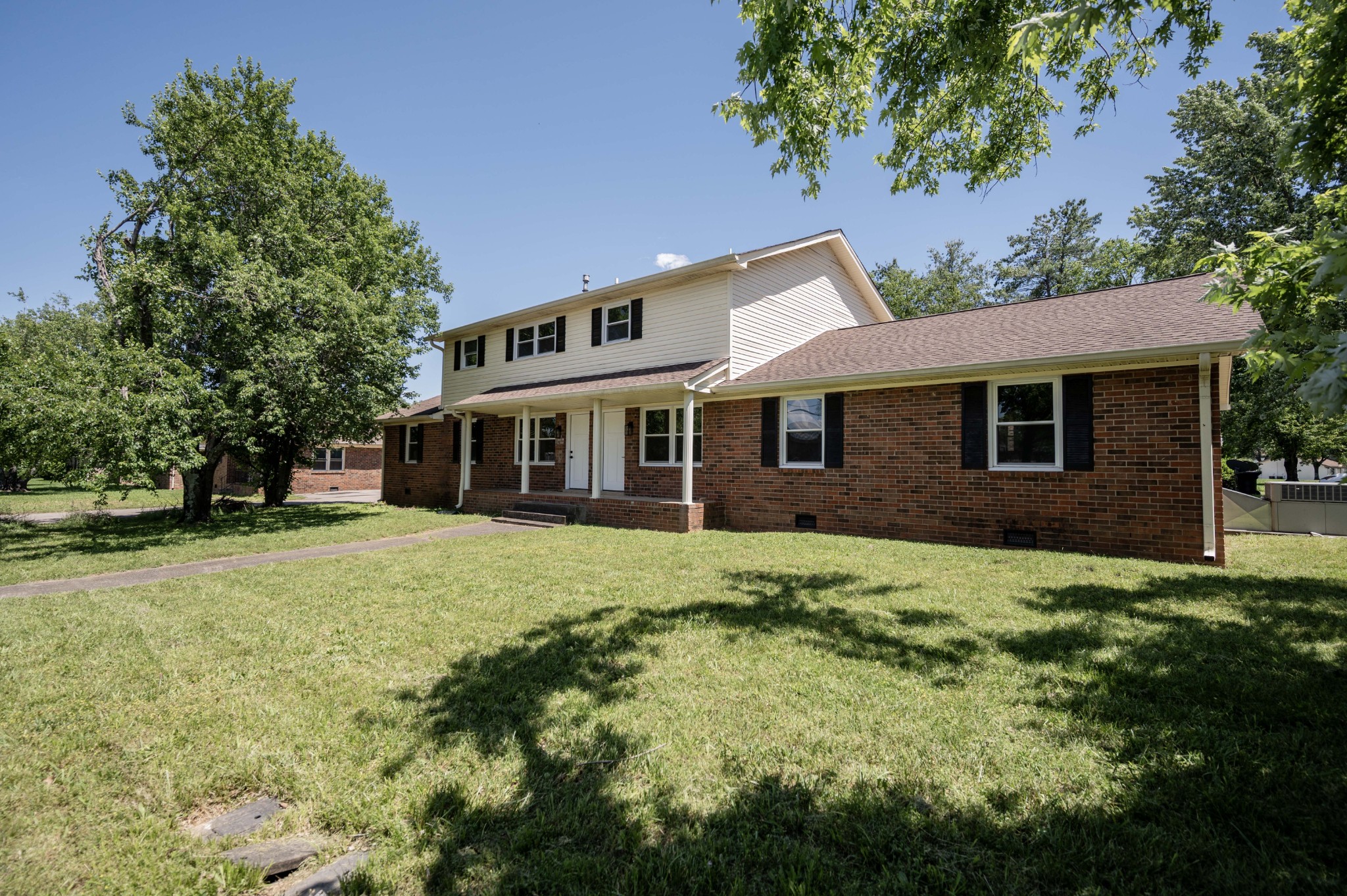 702 E Northfield Blvd