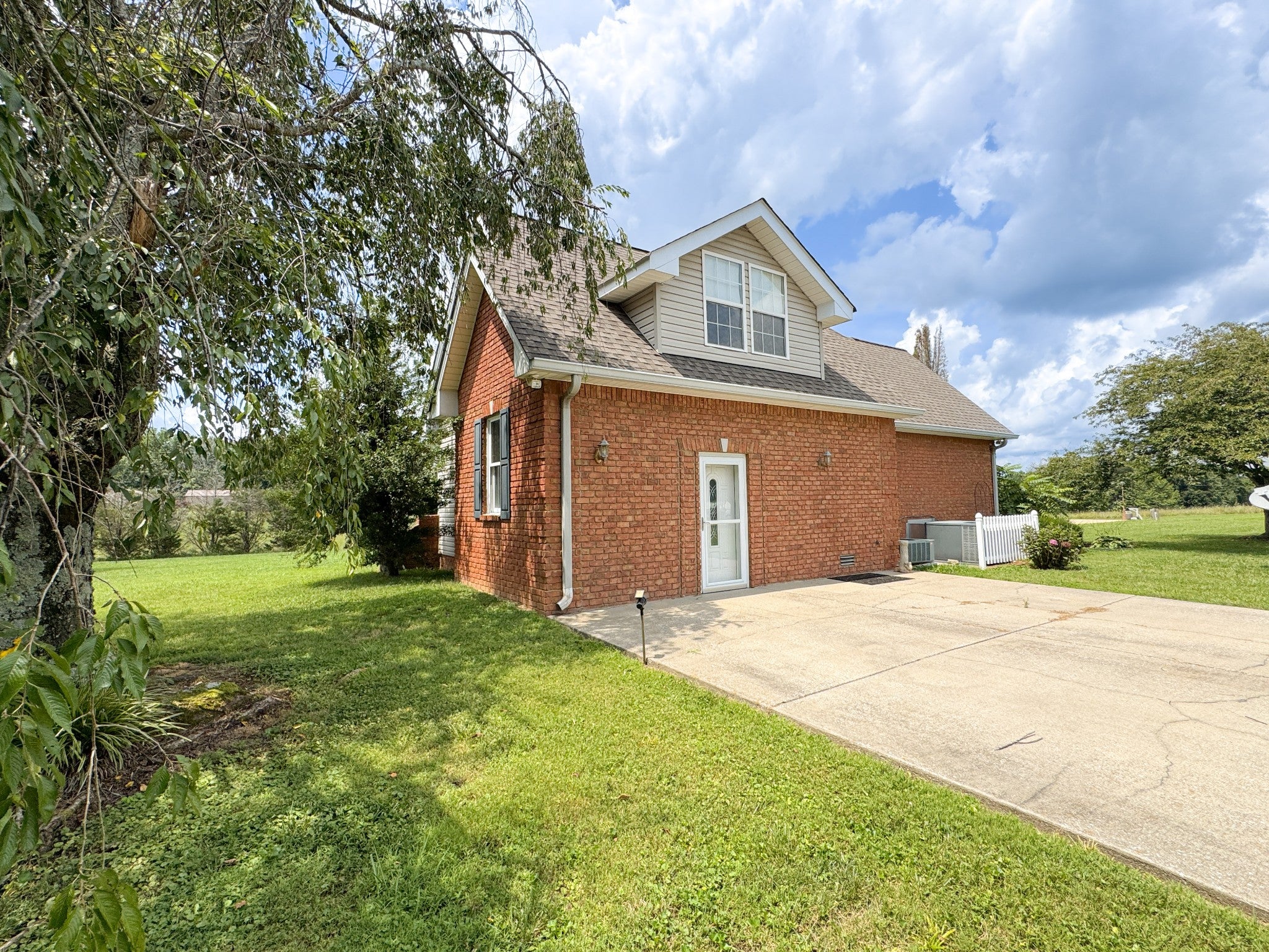 6606 Highway 52 W