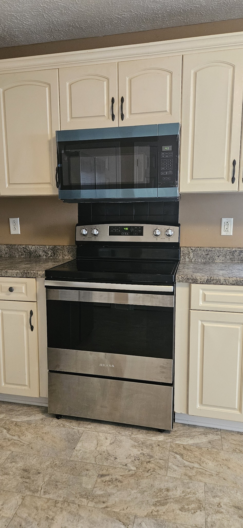 Clarksville, Tennessee 37040, United States, 4 Bedrooms Bedrooms, ,3 BathroomsBathrooms,Residential,Active,192705