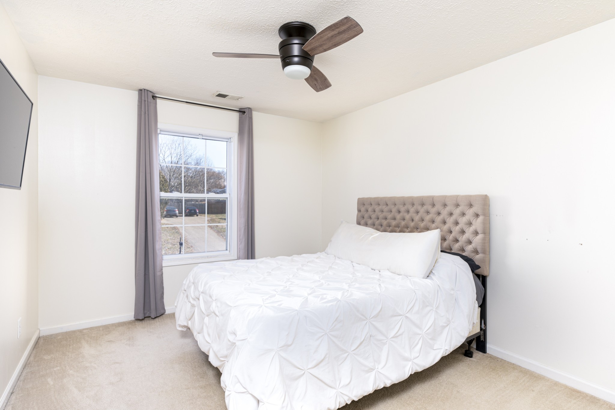 Clarksville, Tennessee 37040, United States, 4 Bedrooms Bedrooms, ,3 BathroomsBathrooms,Residential,Active,192705