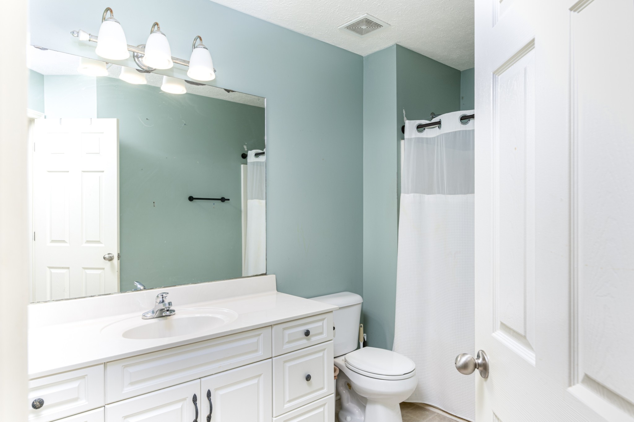 Clarksville, Tennessee 37040, United States, 4 Bedrooms Bedrooms, ,3 BathroomsBathrooms,Residential,Active,192705