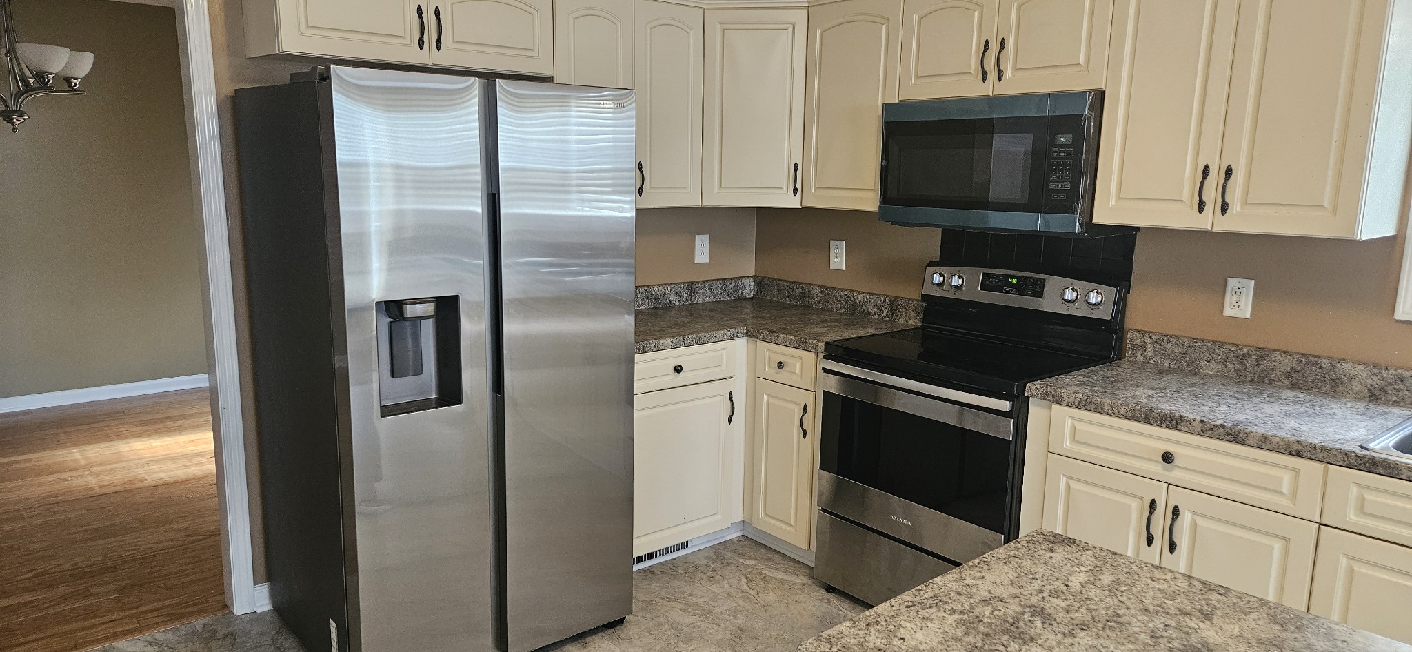 Clarksville, Tennessee 37040, United States, 4 Bedrooms Bedrooms, ,3 BathroomsBathrooms,Residential,Active,192705