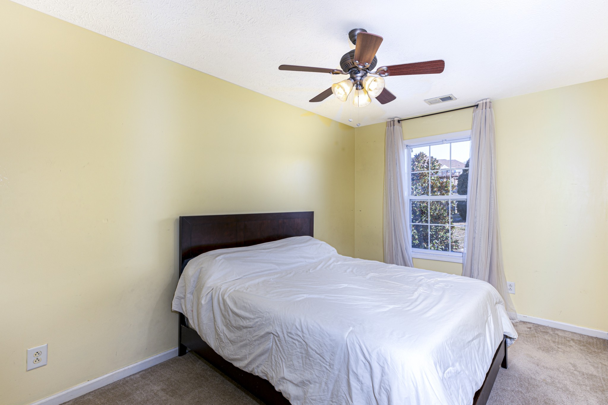 Clarksville, Tennessee 37040, United States, 4 Bedrooms Bedrooms, ,3 BathroomsBathrooms,Residential,Active,192705