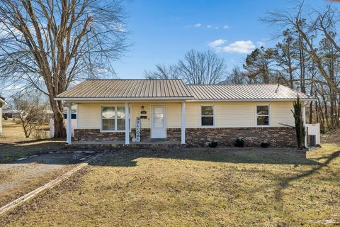 Photo of 514 W 3rd Ave, Hohenwald, TN 38462 (MLS # 3123281)
