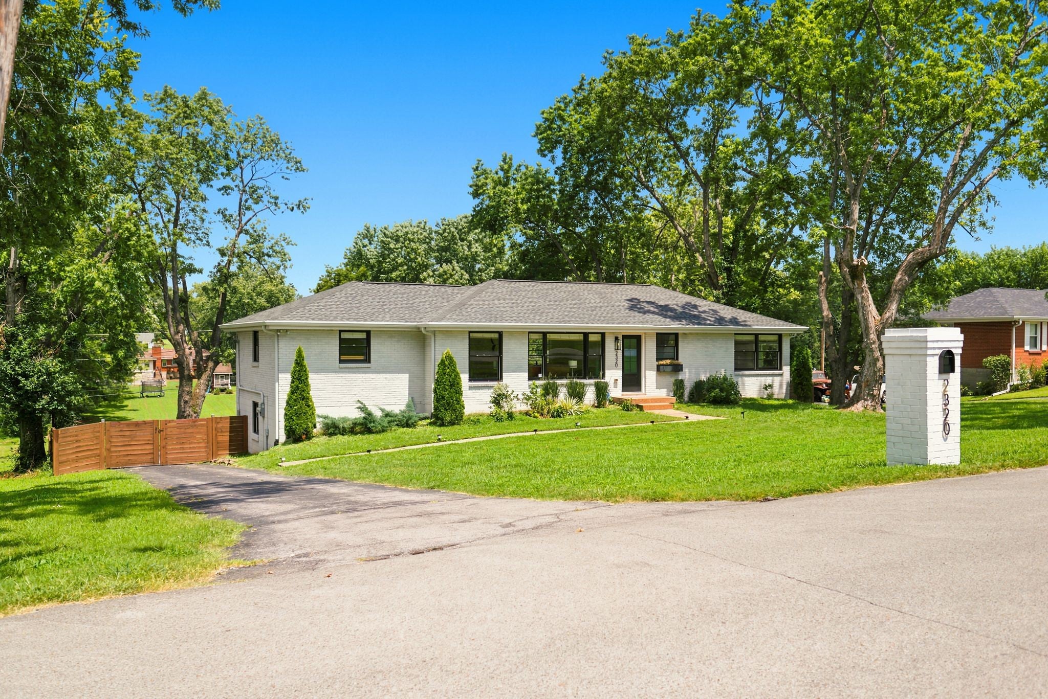 2320 Ridgeland Dr