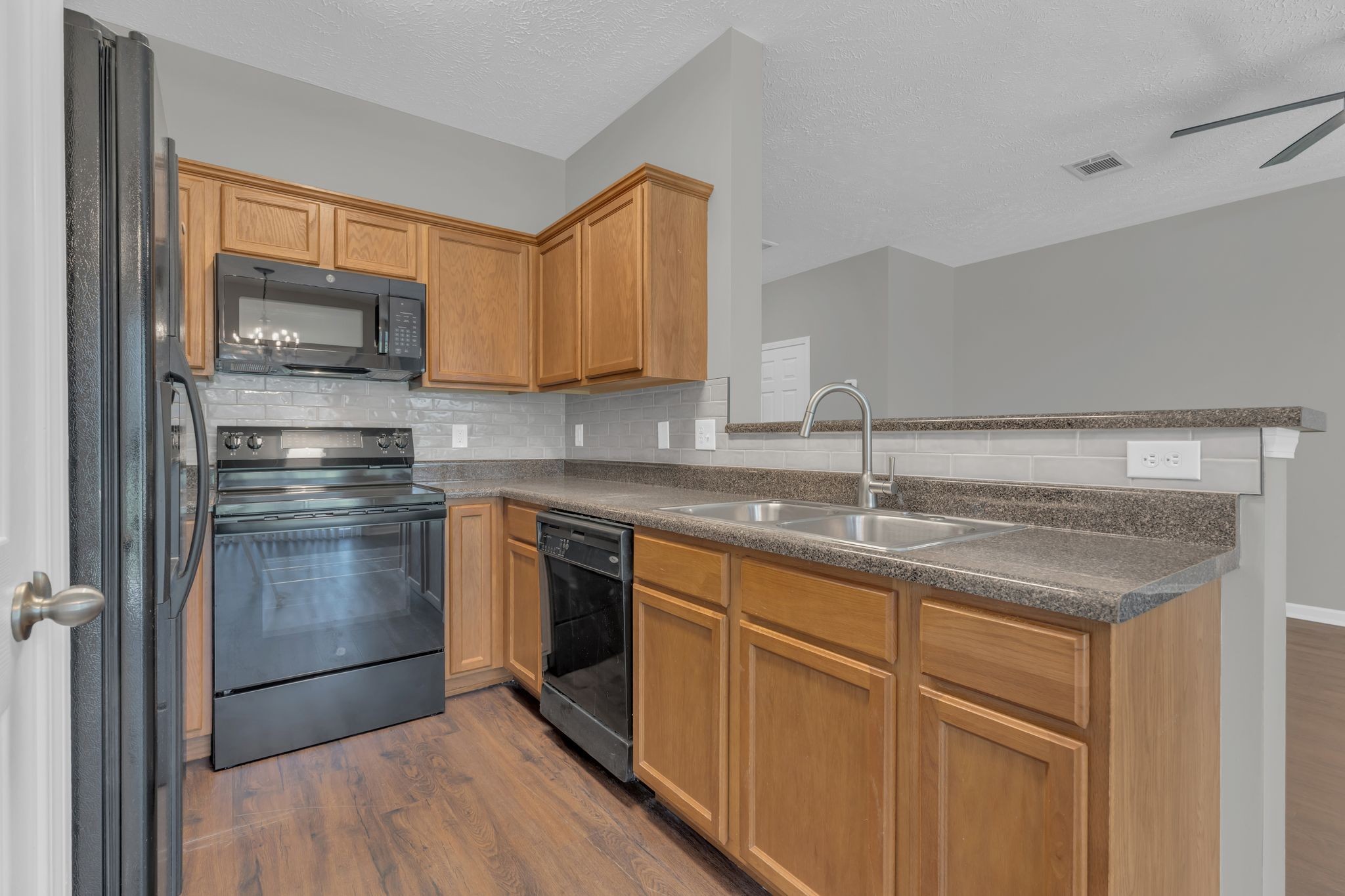 8116 Valley Oak Dr