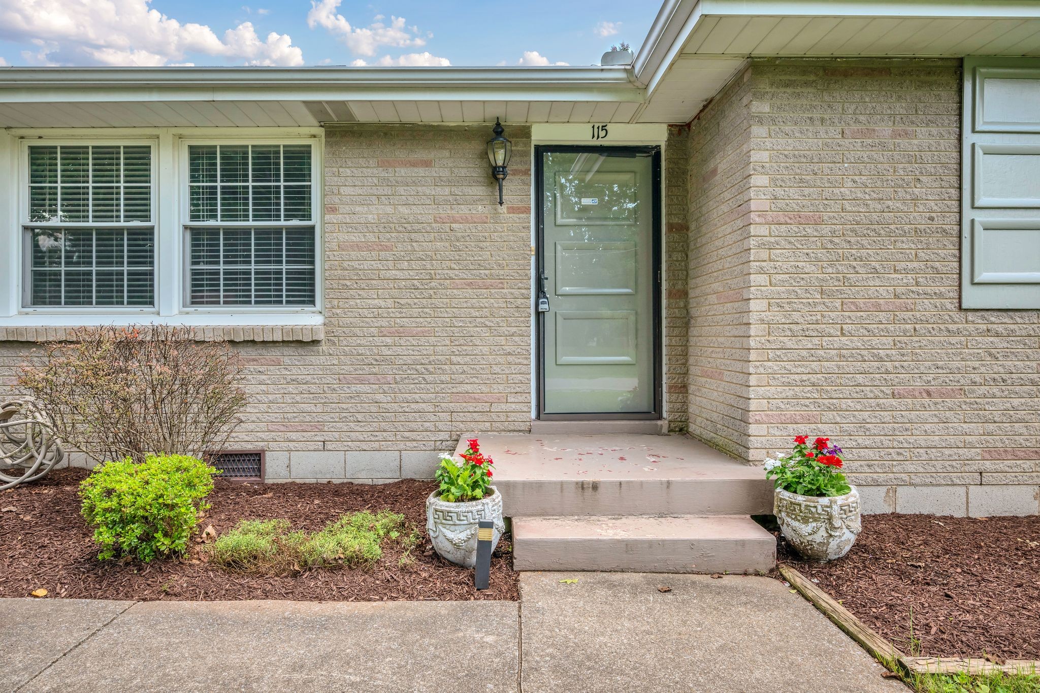 115 Newport Dr