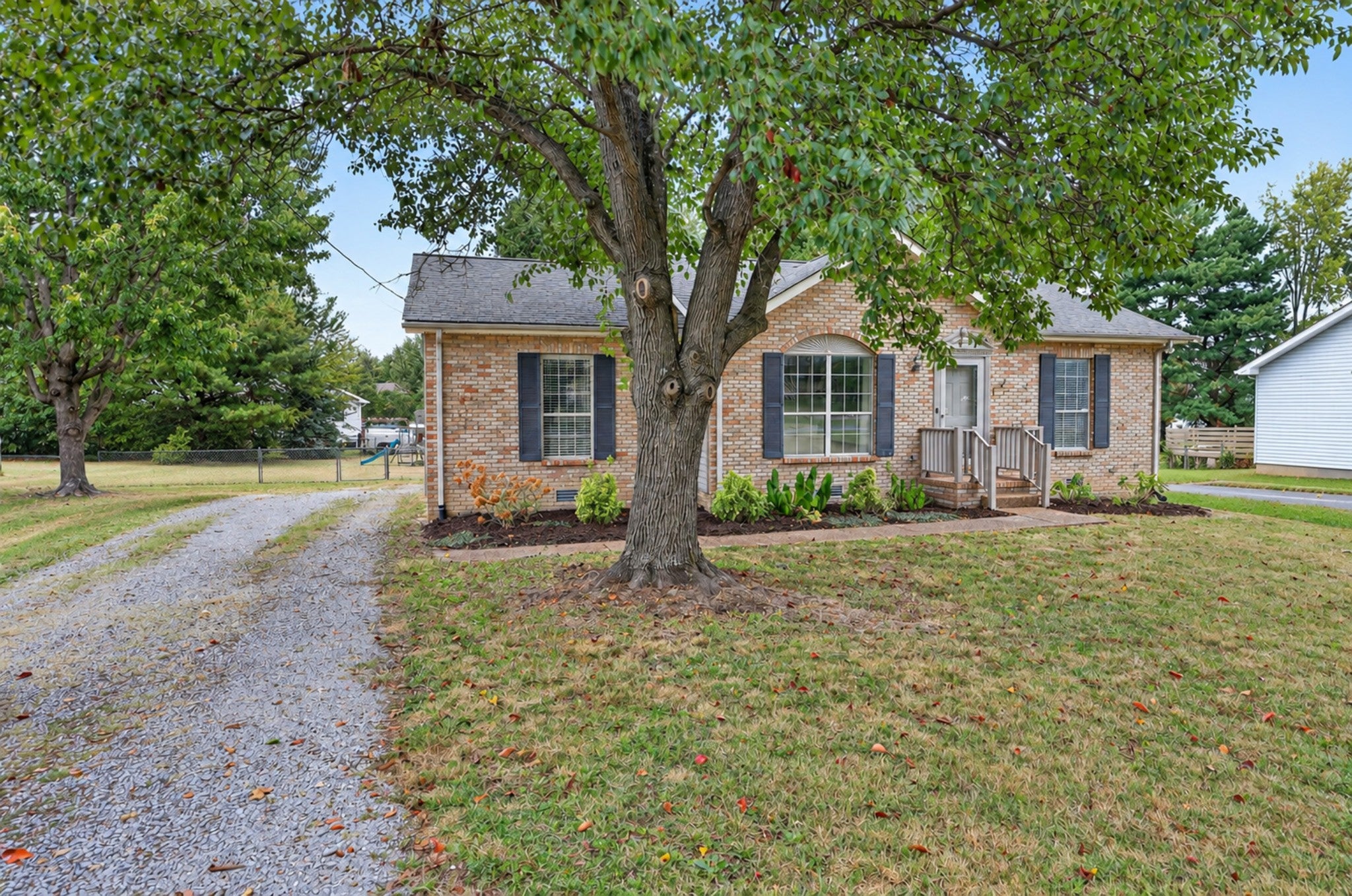 502 Highland Dr - Photo 2